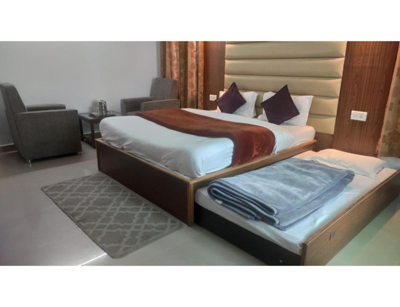Hotel New Palace, Dalhousie view 3