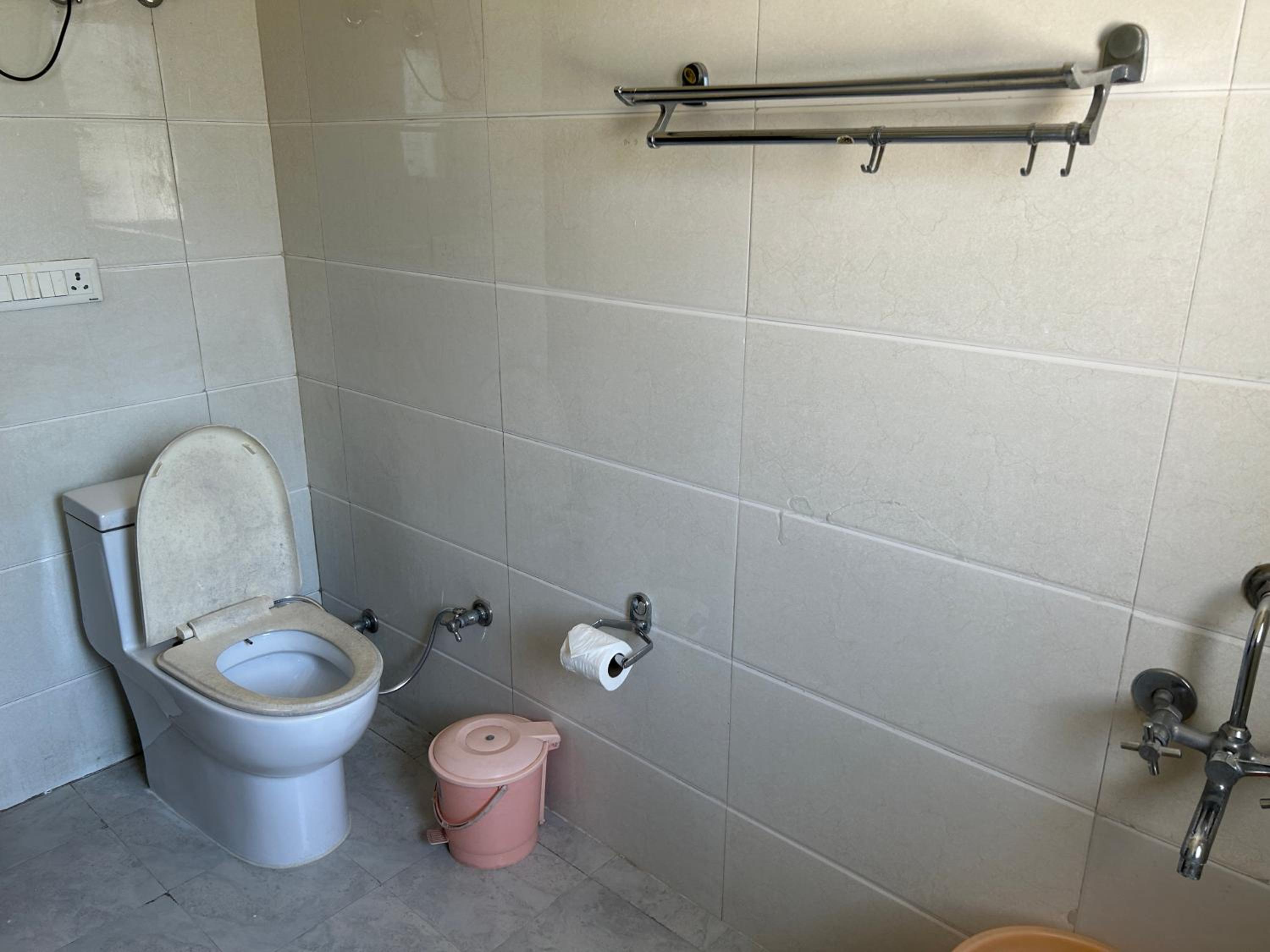 Couple friendly Deluxe Rooms Kasauli Hills Kumarhatti