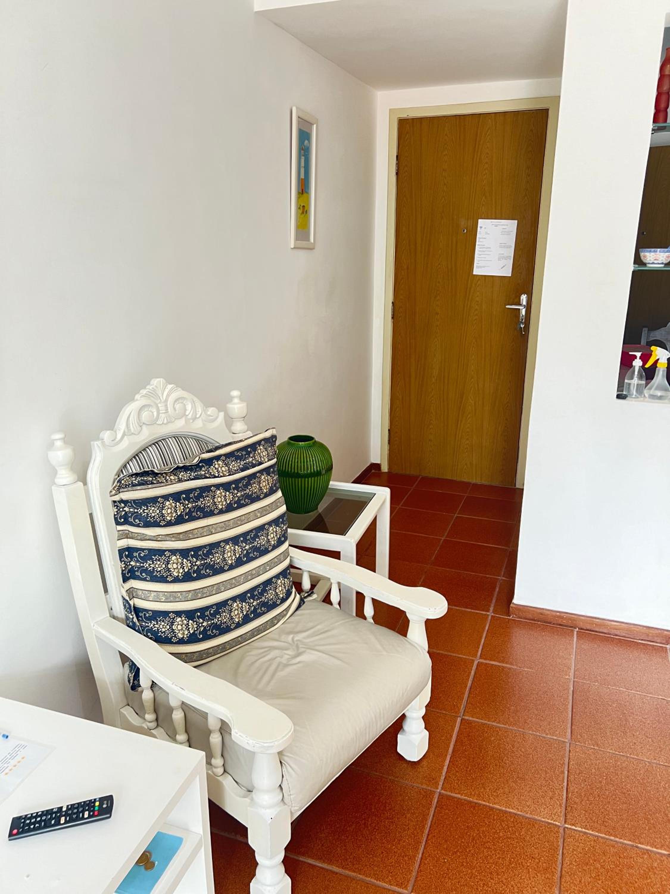 Apartamento incrível em Cabo Frio com localização privilegiada ao lado da praia do forte!