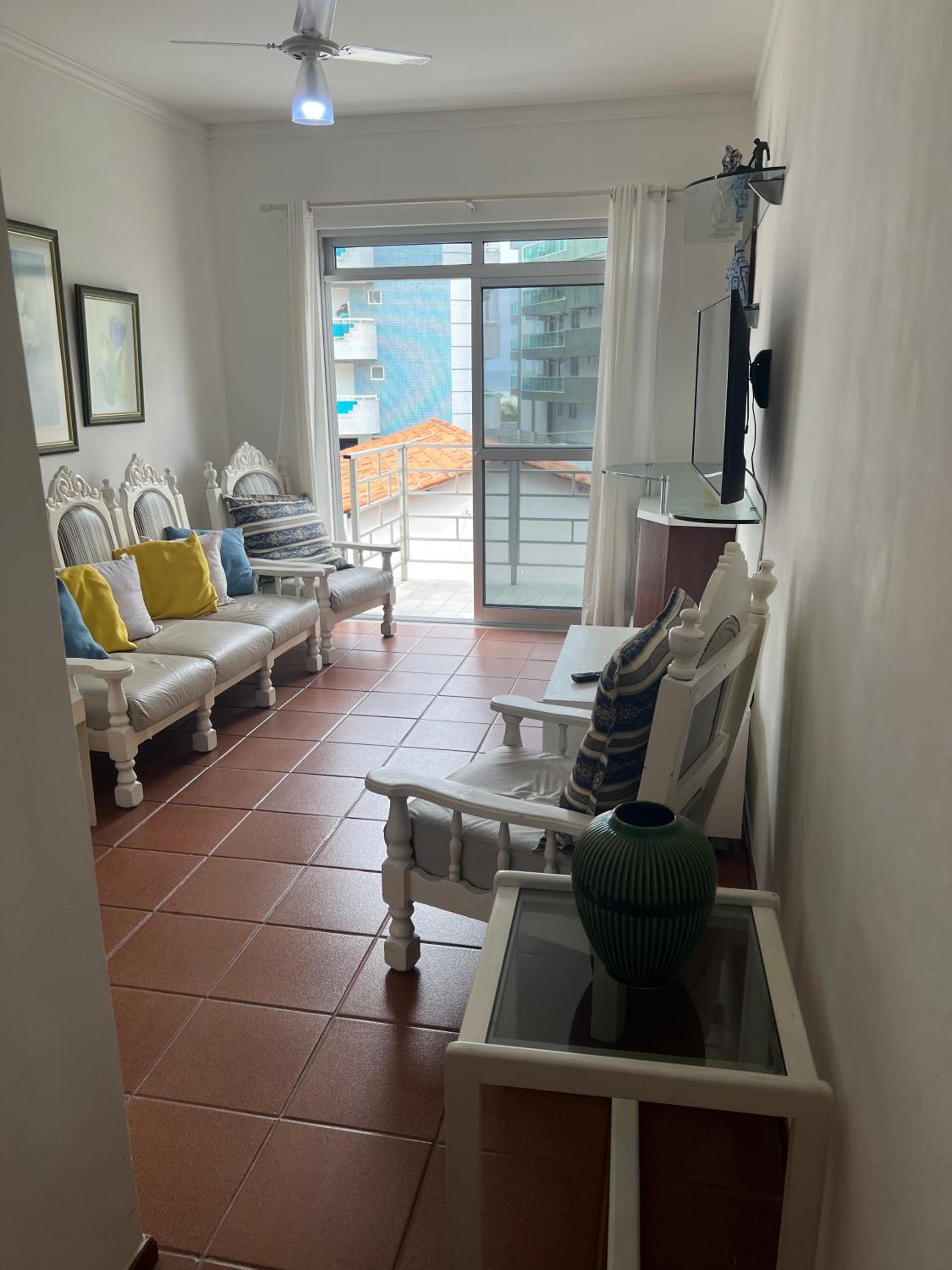 Apartamento incrível em Cabo Frio com localização privilegiada ao lado da praia do forte!