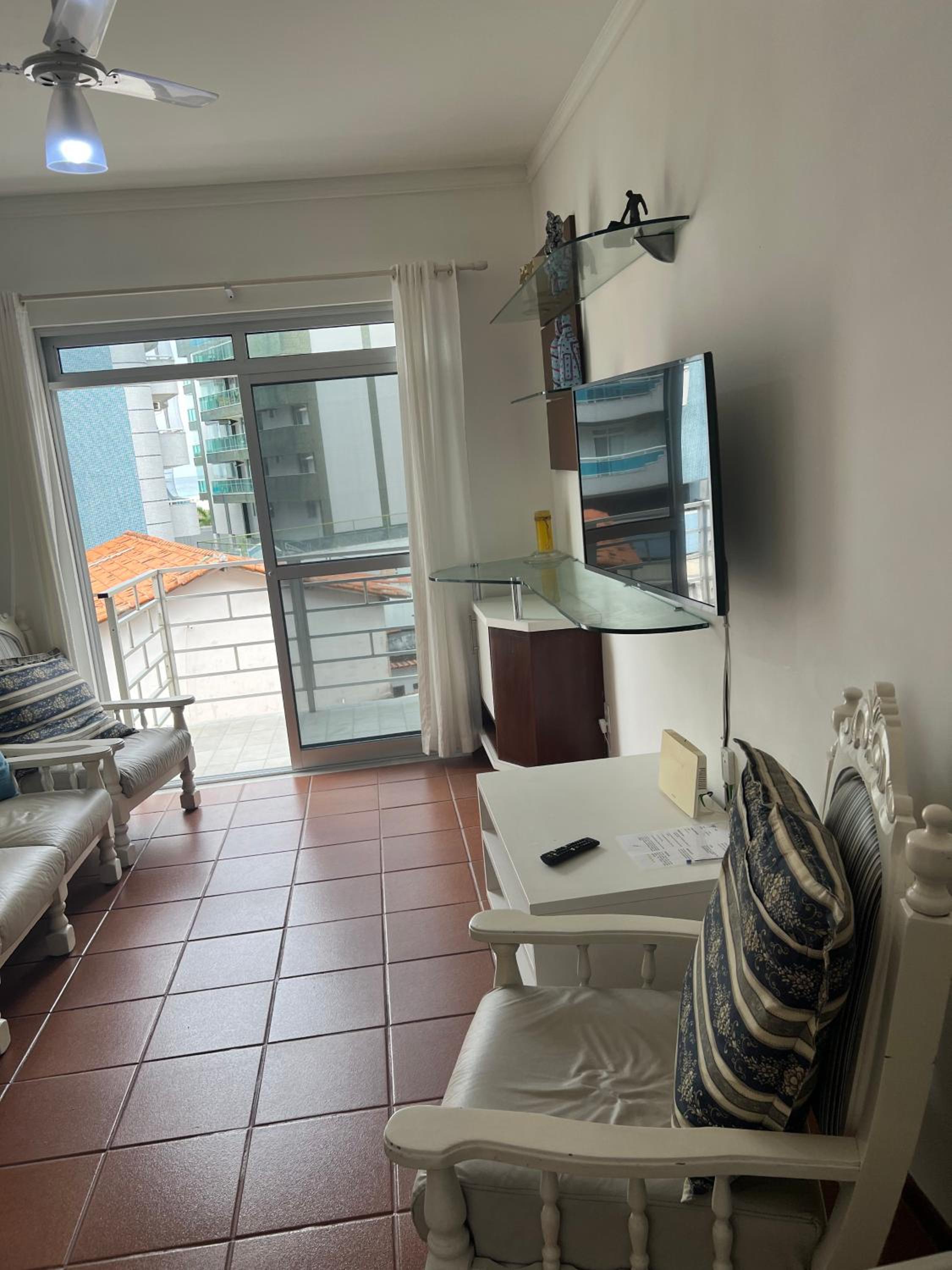Apartamento incrível em Cabo Frio com localização privilegiada ao lado da praia do forte!