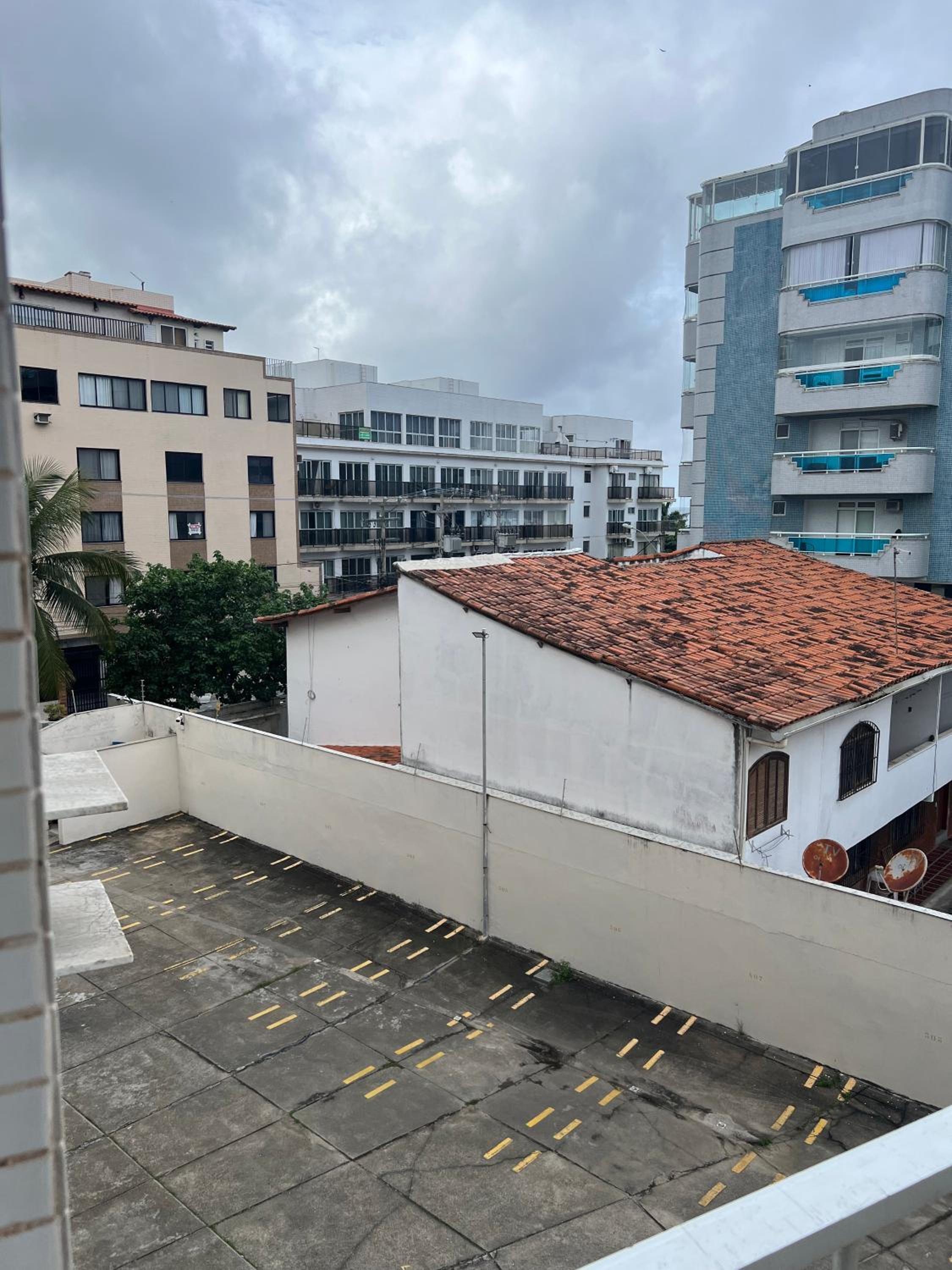 Apartamento incrível em Cabo Frio com localização privilegiada ao lado da praia do forte!