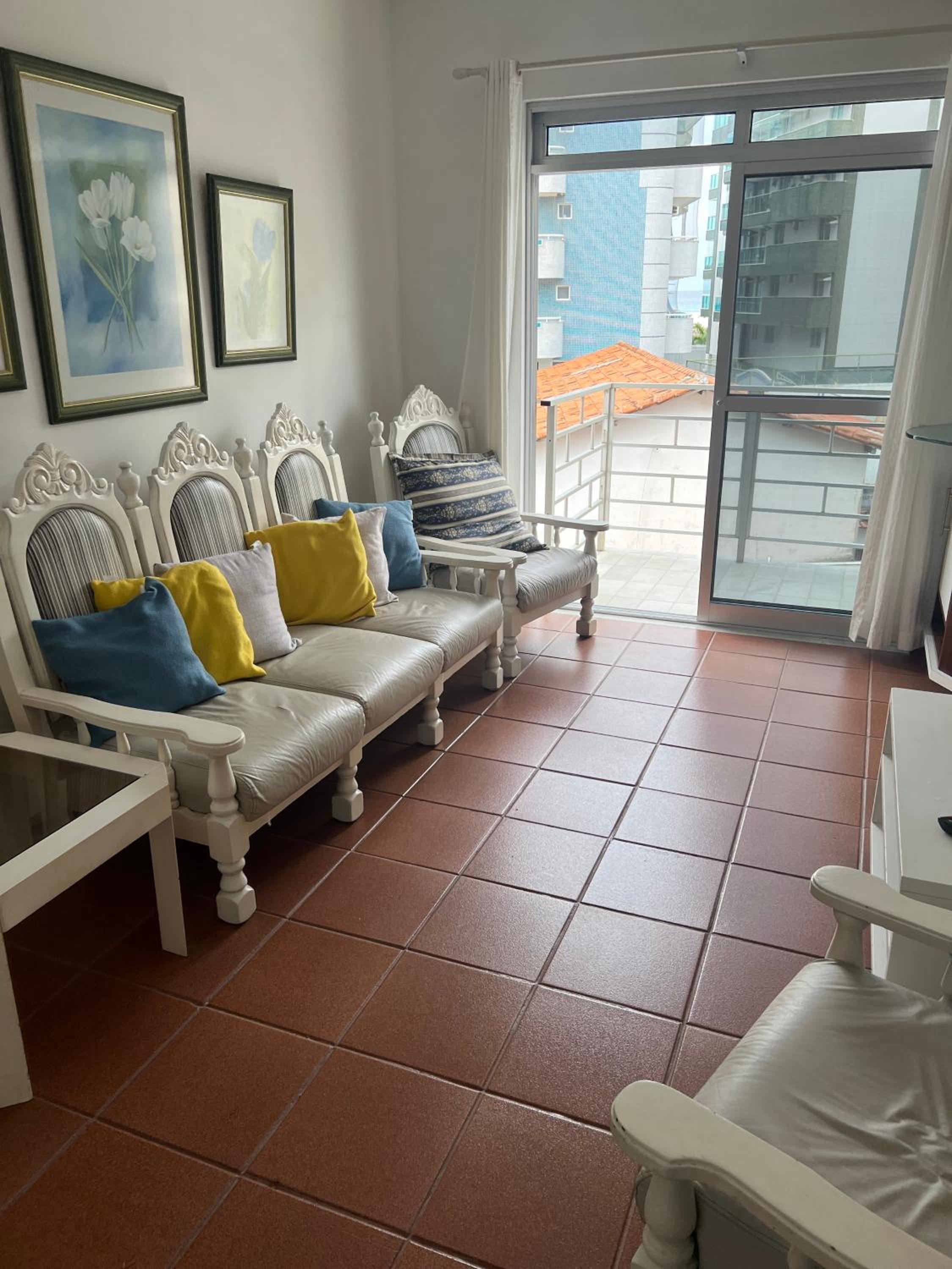 Apartamento incrível em Cabo Frio com localização privilegiada ao lado da praia do forte!