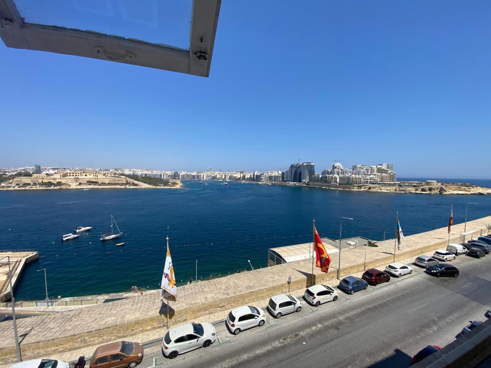 Valletta Seafront Apartment view 2