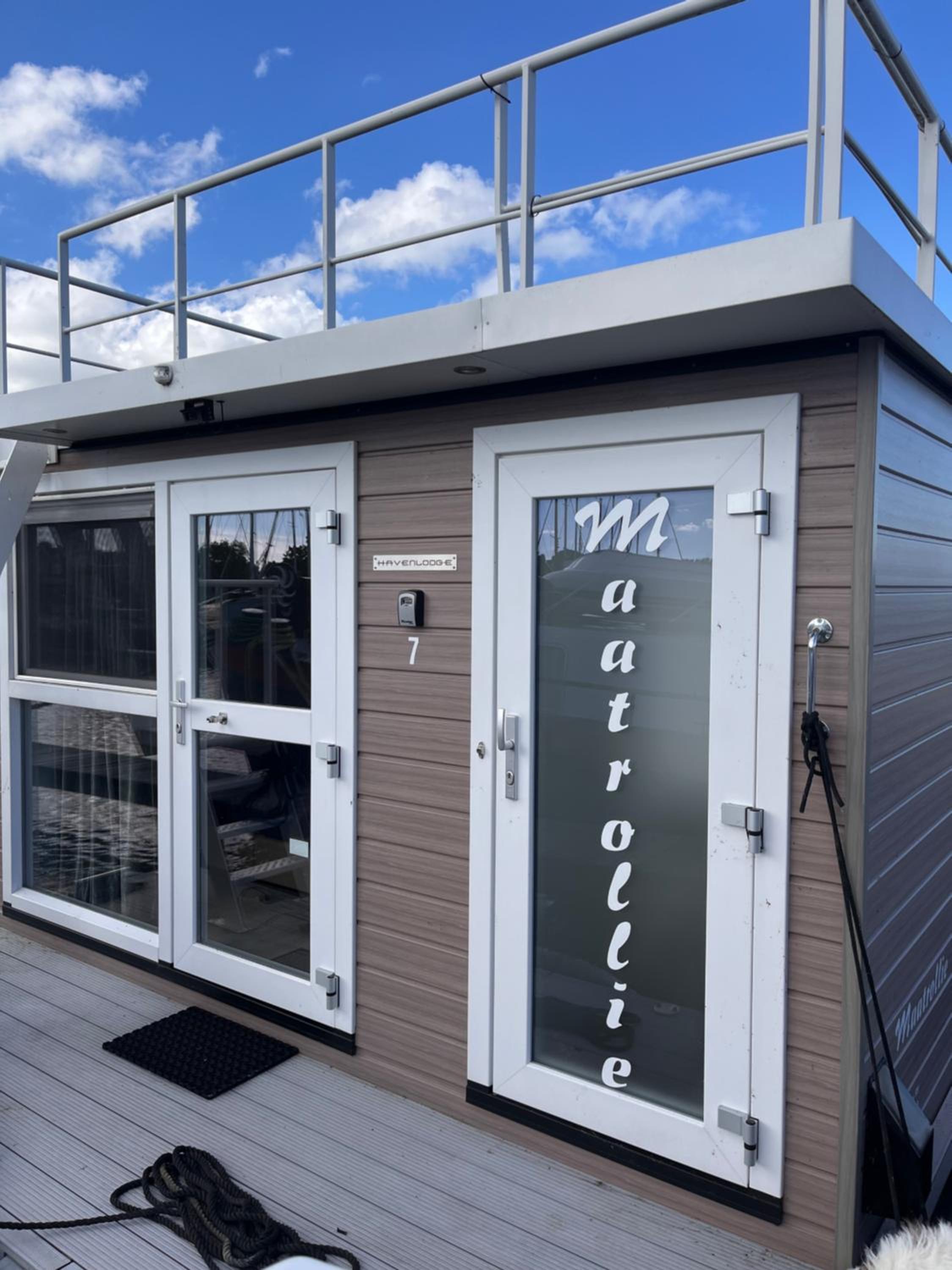 Comfi Houseboat Maatrollie in Monnickendam close to Amsterdam view 2