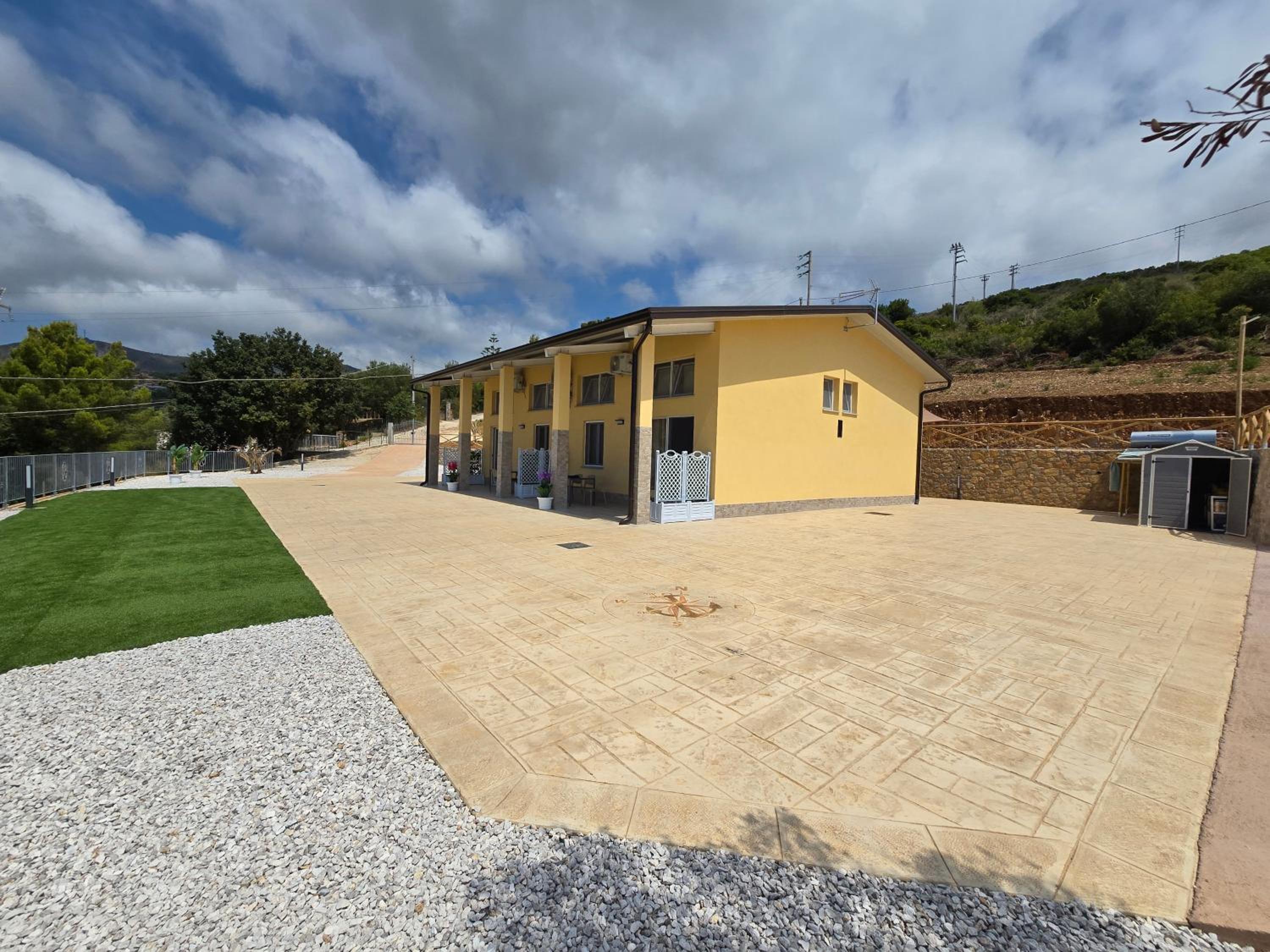 Riviello Rooms