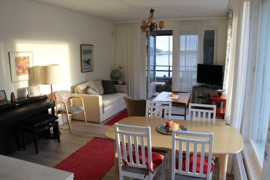 Bright apartment by the sea