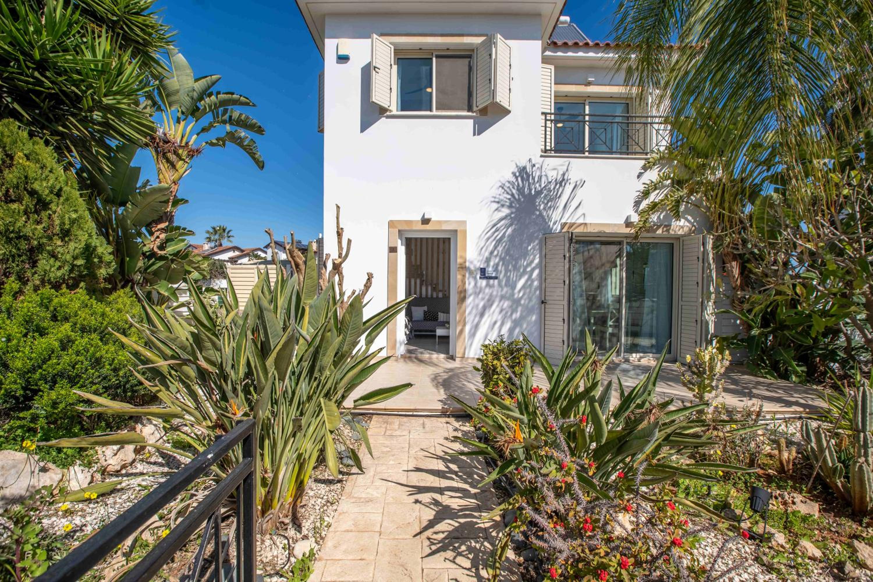 Phaedrus Living: Luxury Villa Oceania