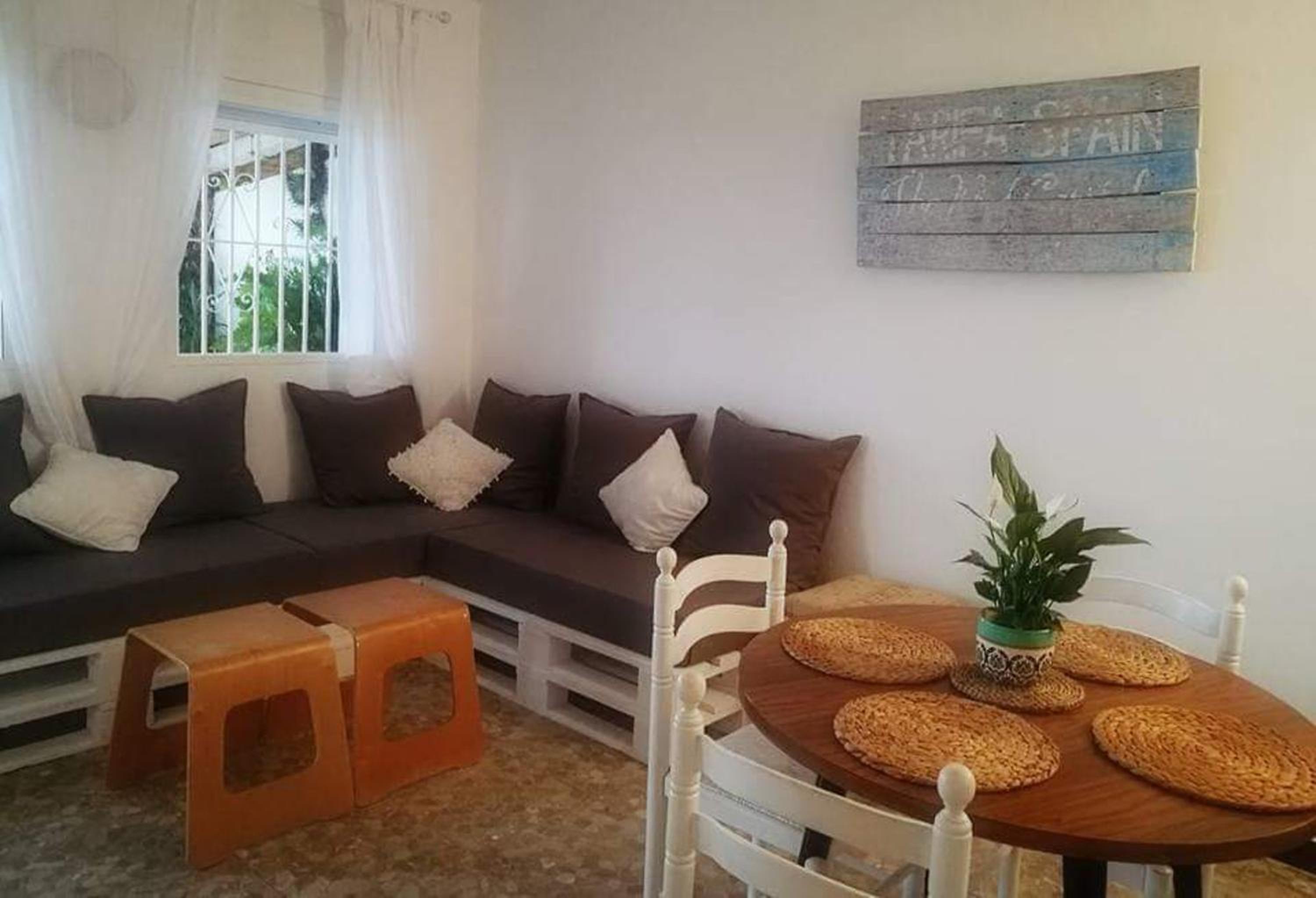 Charming house with sea and mountain views in El Chaparral