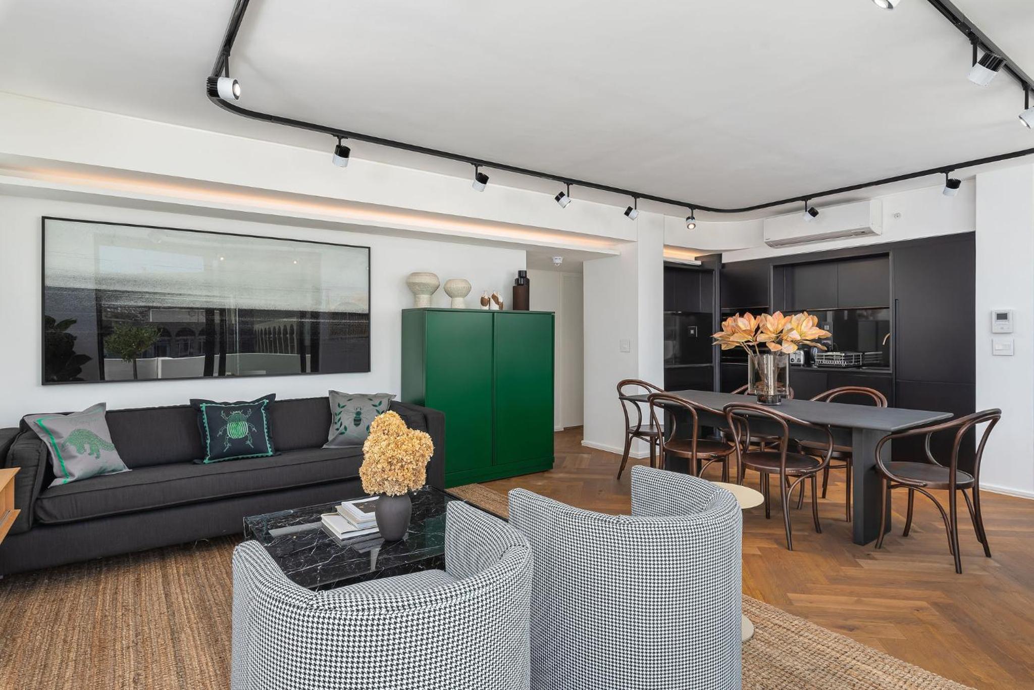 Central City Penthouse With Exquisite Views view 5