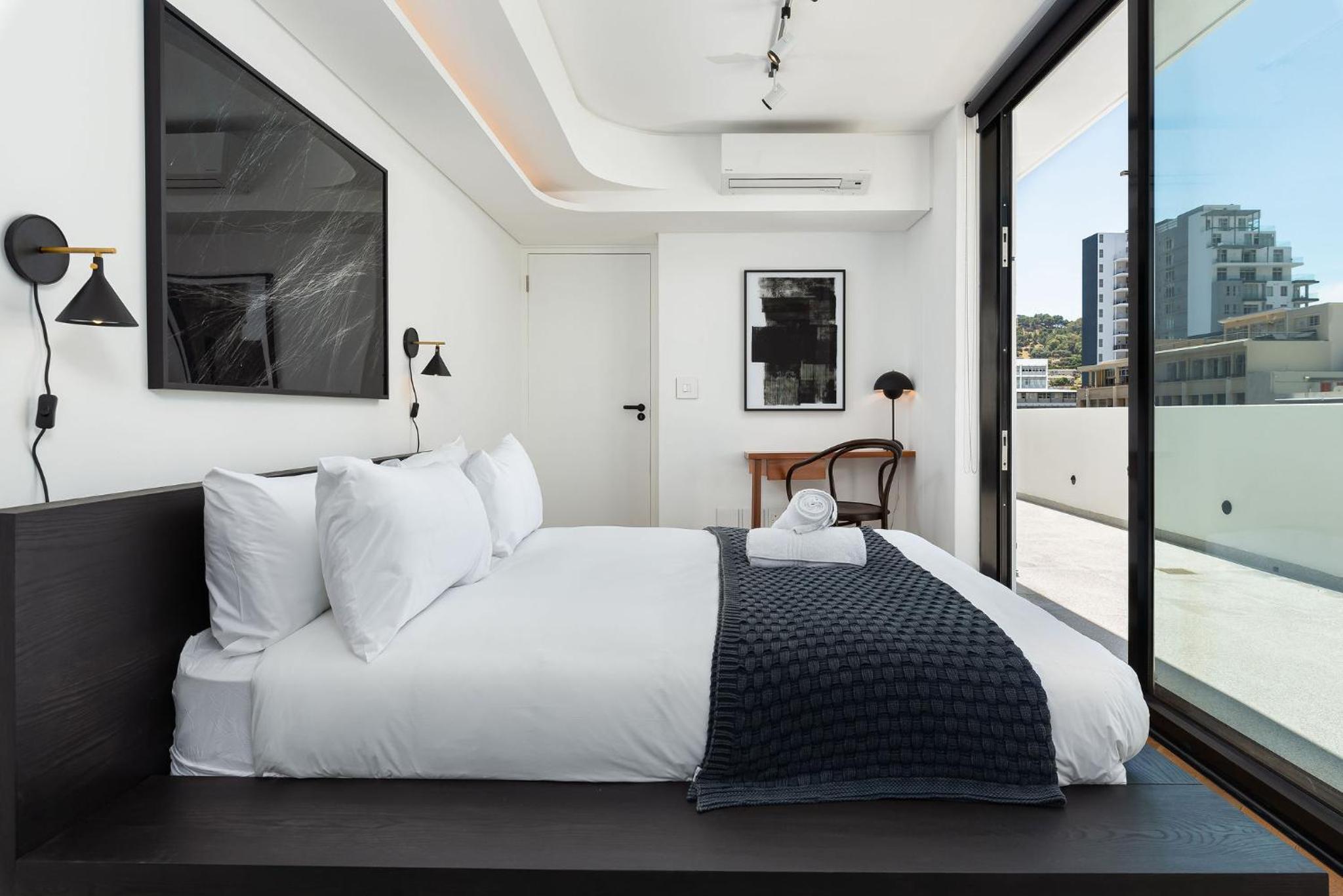 Central City Penthouse With Exquisite Views view 2