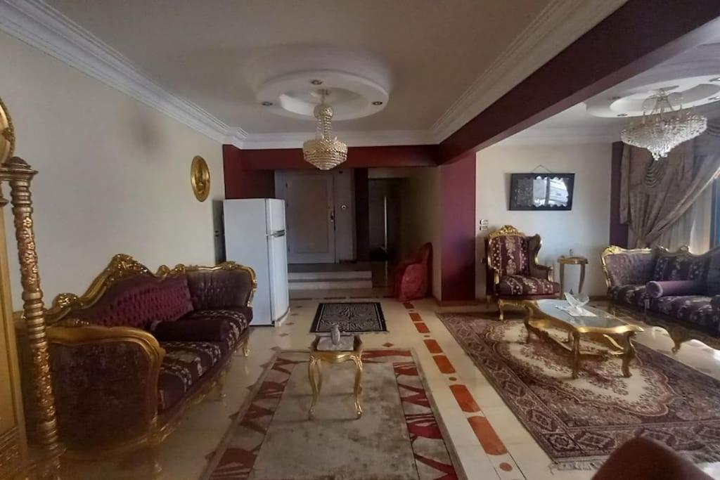 Bright and Stylish Home With 3 Air Conditioners view 3