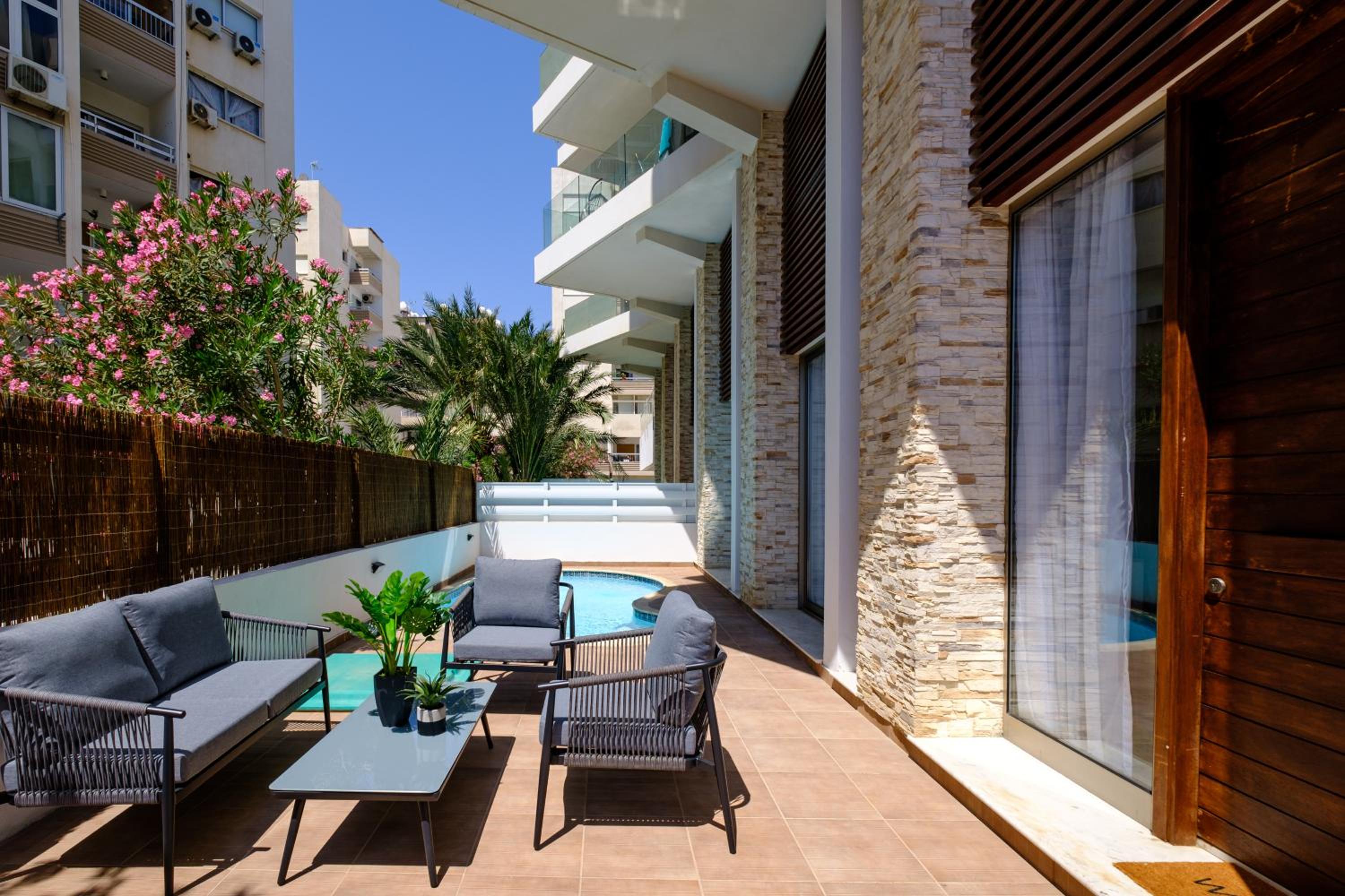 Paradise Apartment with Private Pool & Sea View