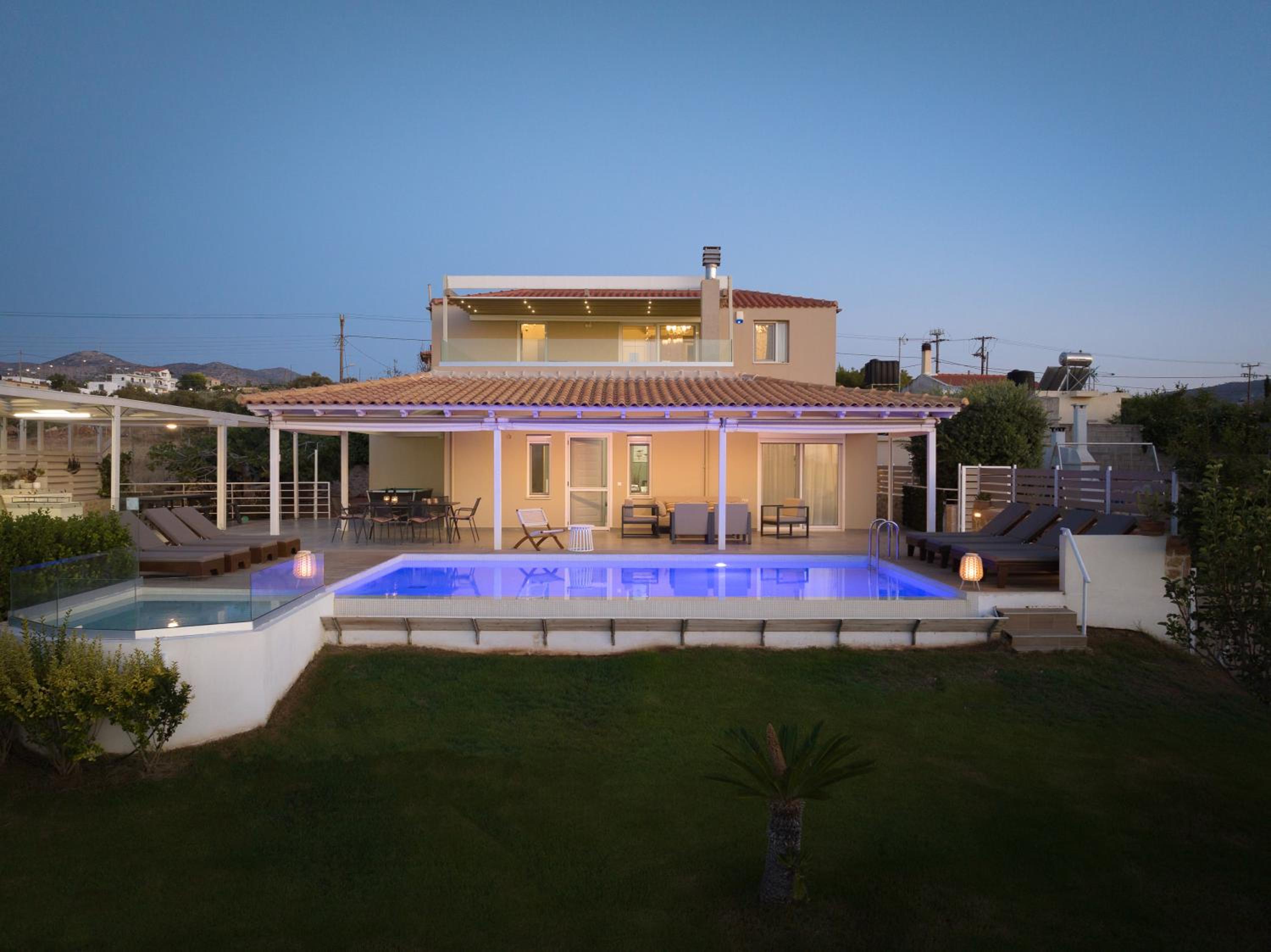 Hotel Alba Bianca Villa, Family Retreat with Heated Pool By ThinkVilla - Image 1