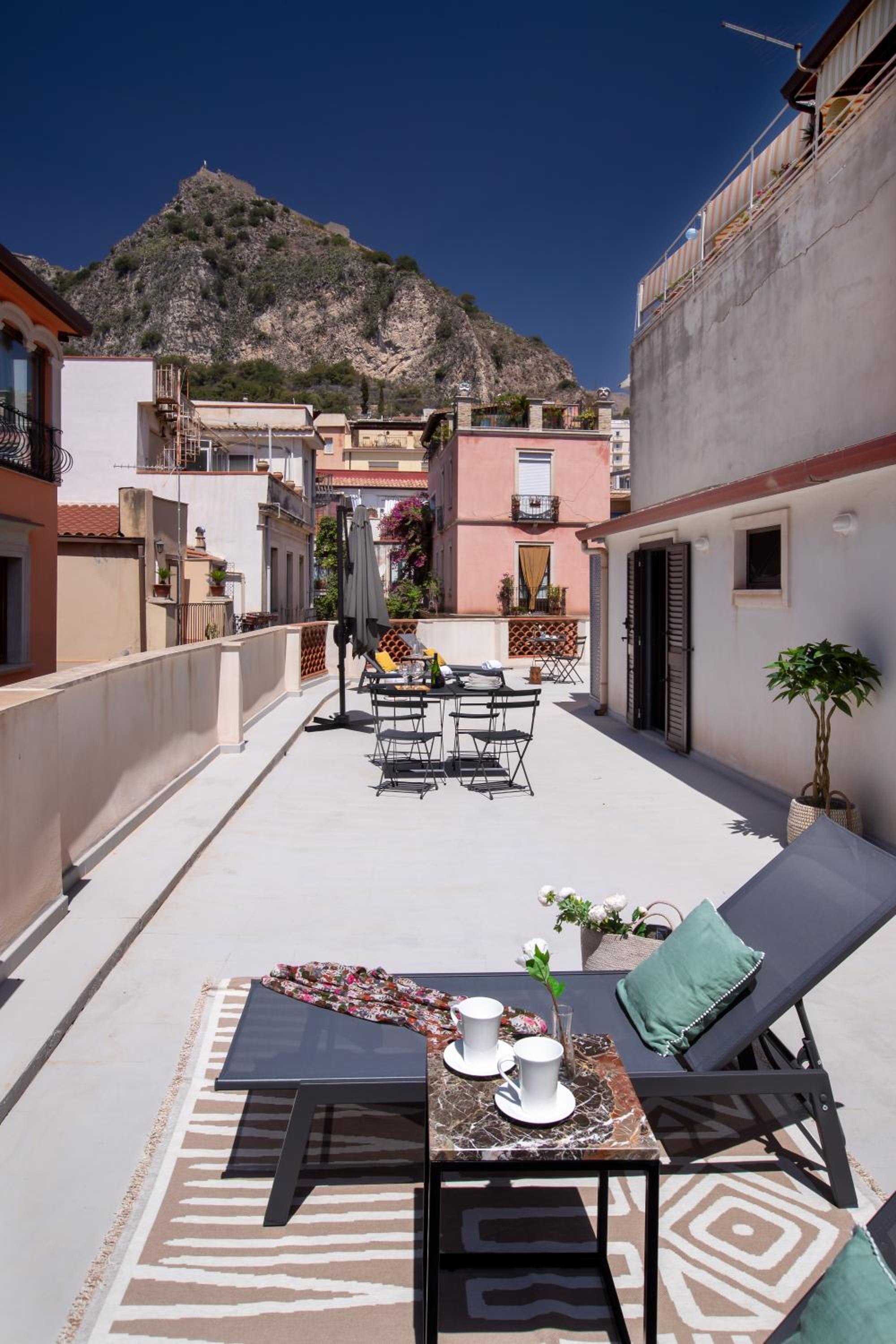 Maia Flora Taormina Apartments photo 5