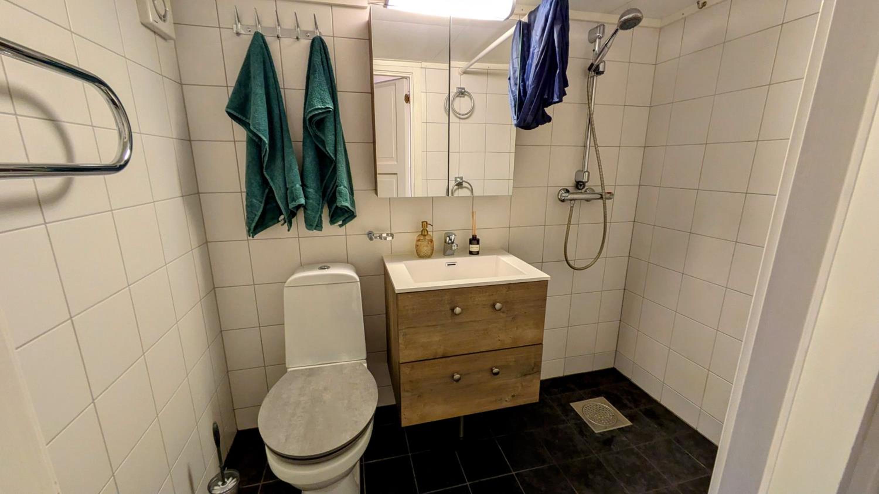 Exclusive and Cosy! Sea and Mountian View - Superfast Wifi, Washer and more included view 5