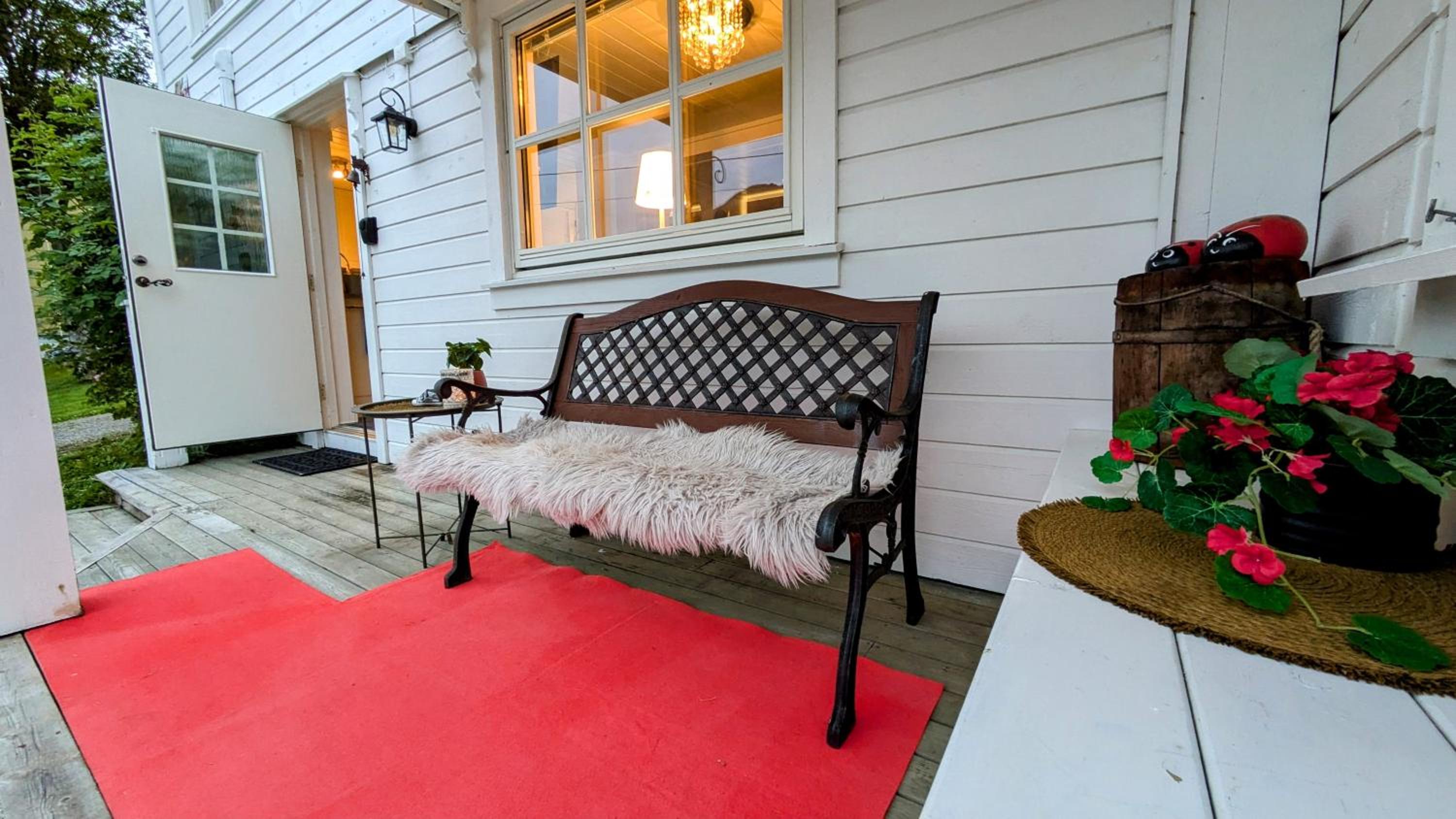 Exclusive and Cosy! Sea and Mountian View - Superfast Wifi, Washer and more included view 3