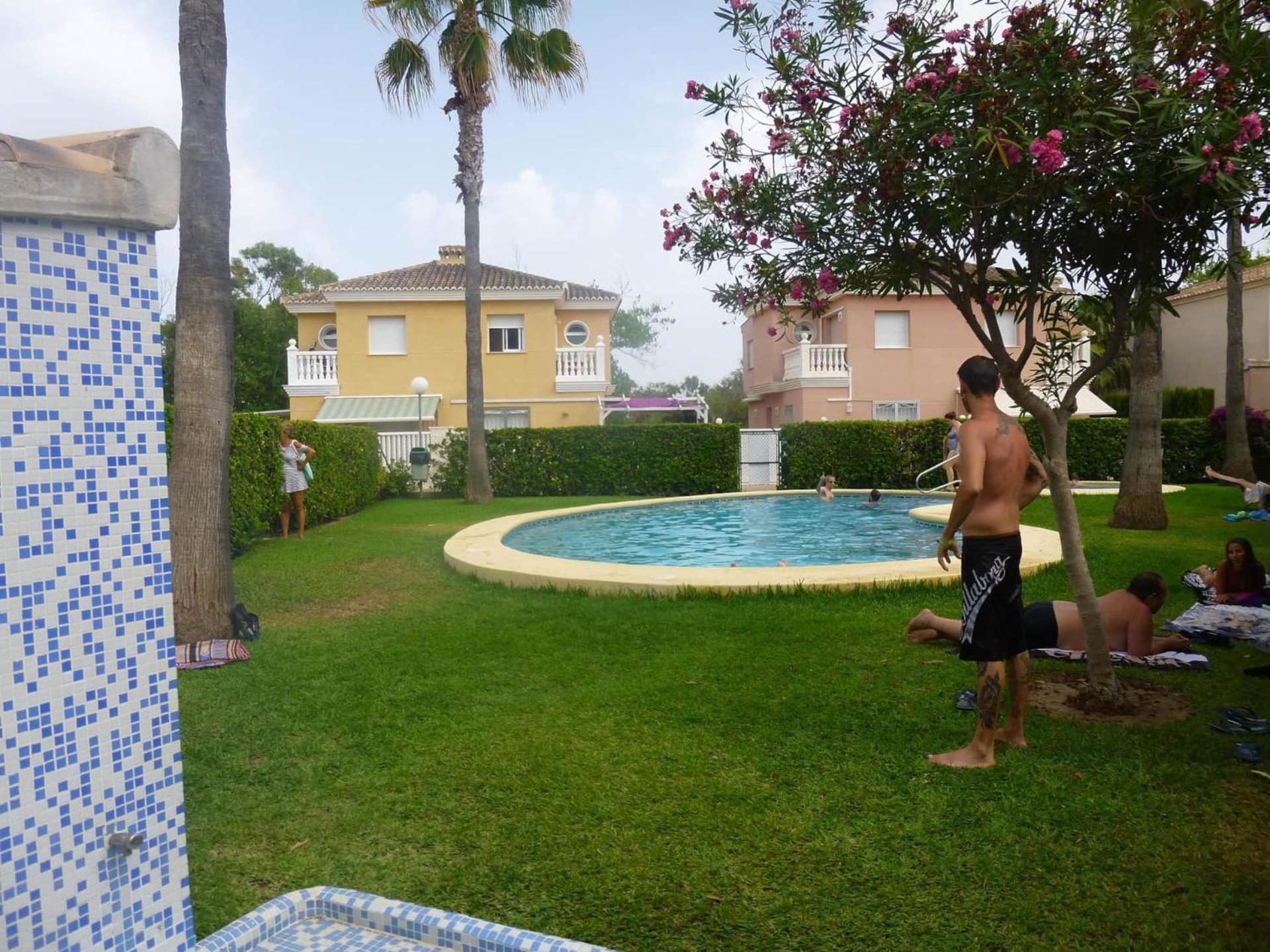 Chalet con jardín y piscina a 30m del mar view 4