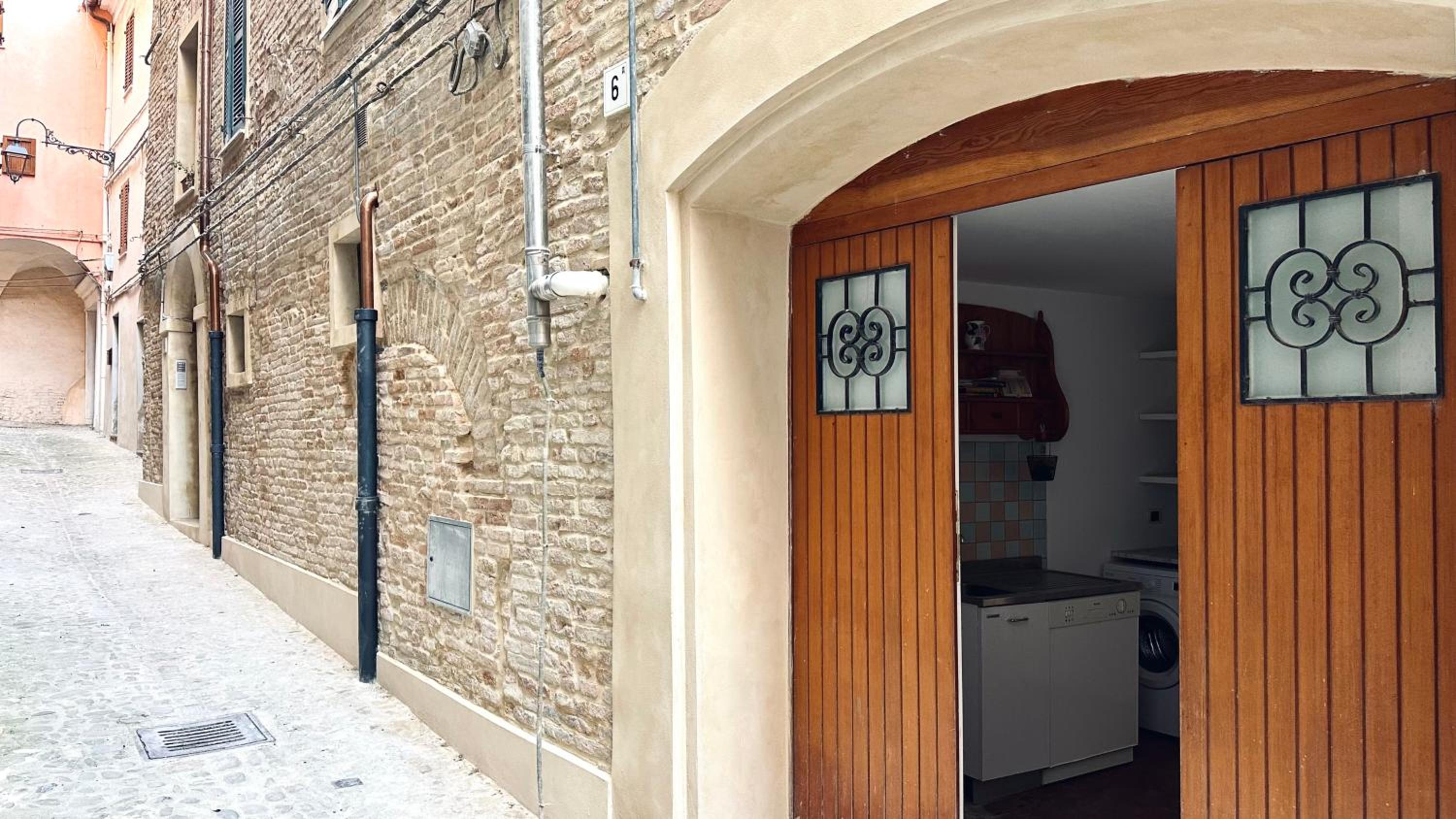 J01 - Jesi, trilocale nelle mura del centro storico