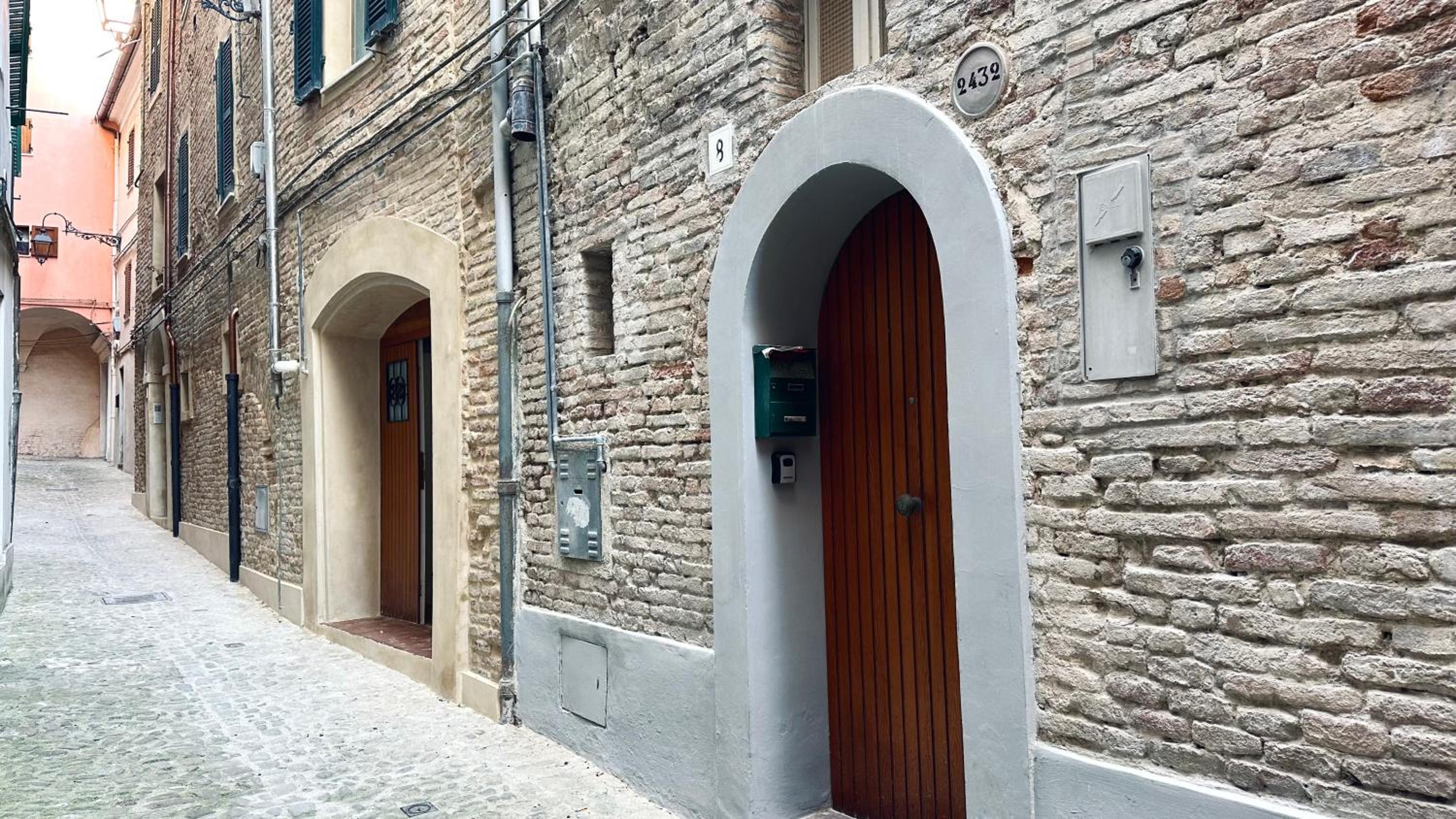 J01 - Jesi, trilocale nelle mura del centro storico