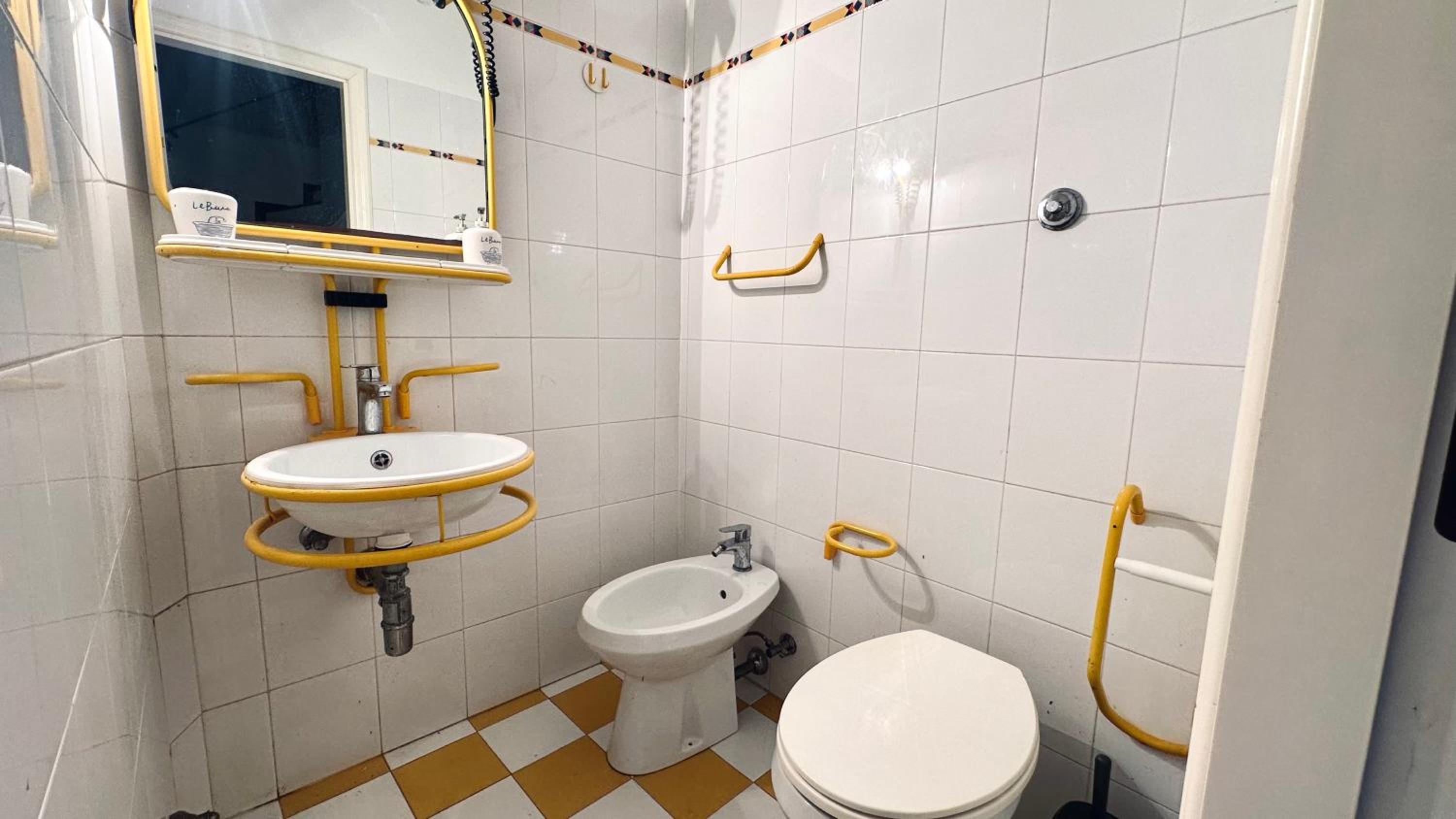 J01 - Jesi, trilocale nelle mura del centro storico