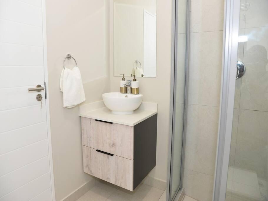 Elcaro Luxury Villas - Urban Taupe 1 view 5