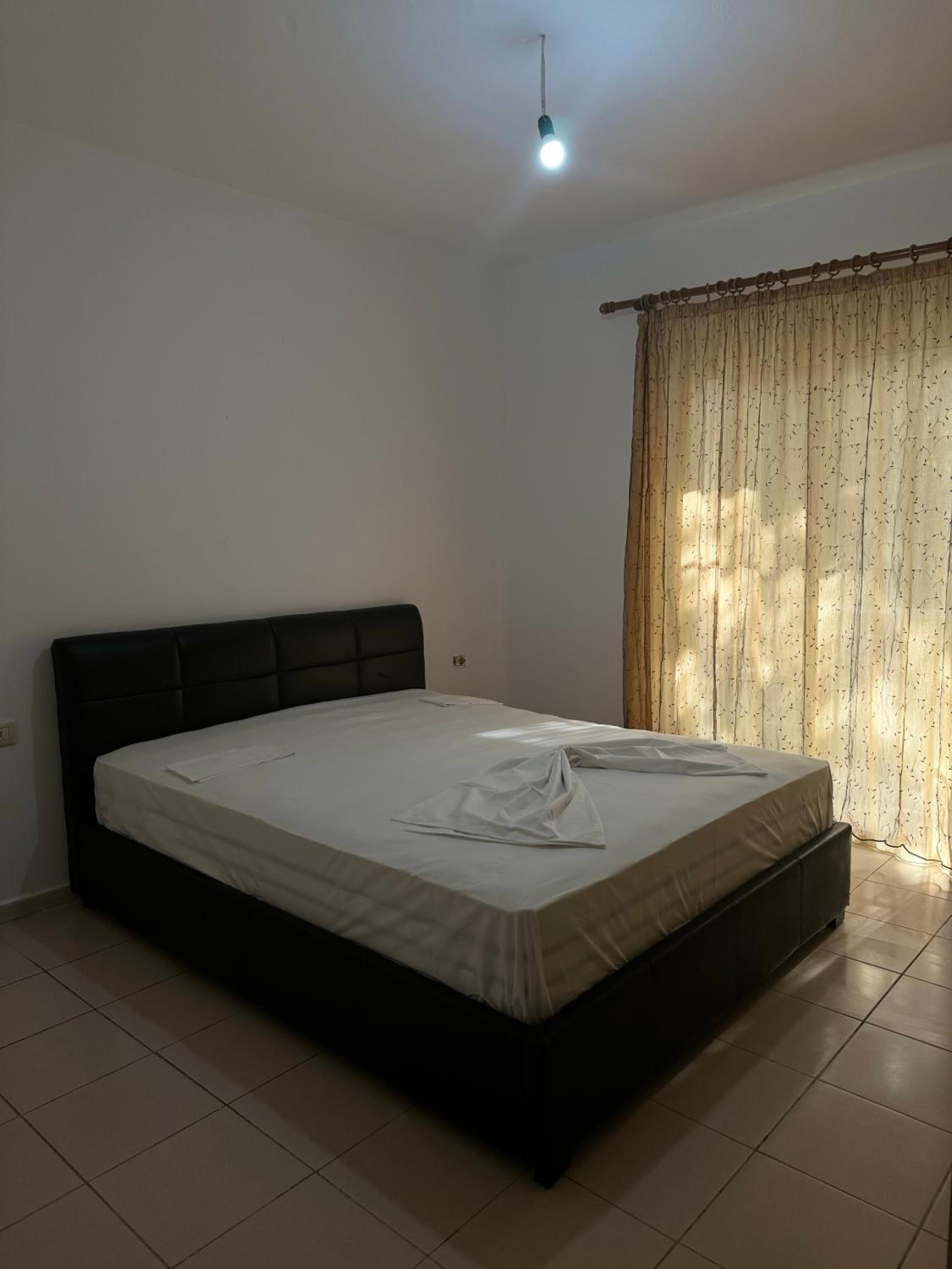 Sea white saranda