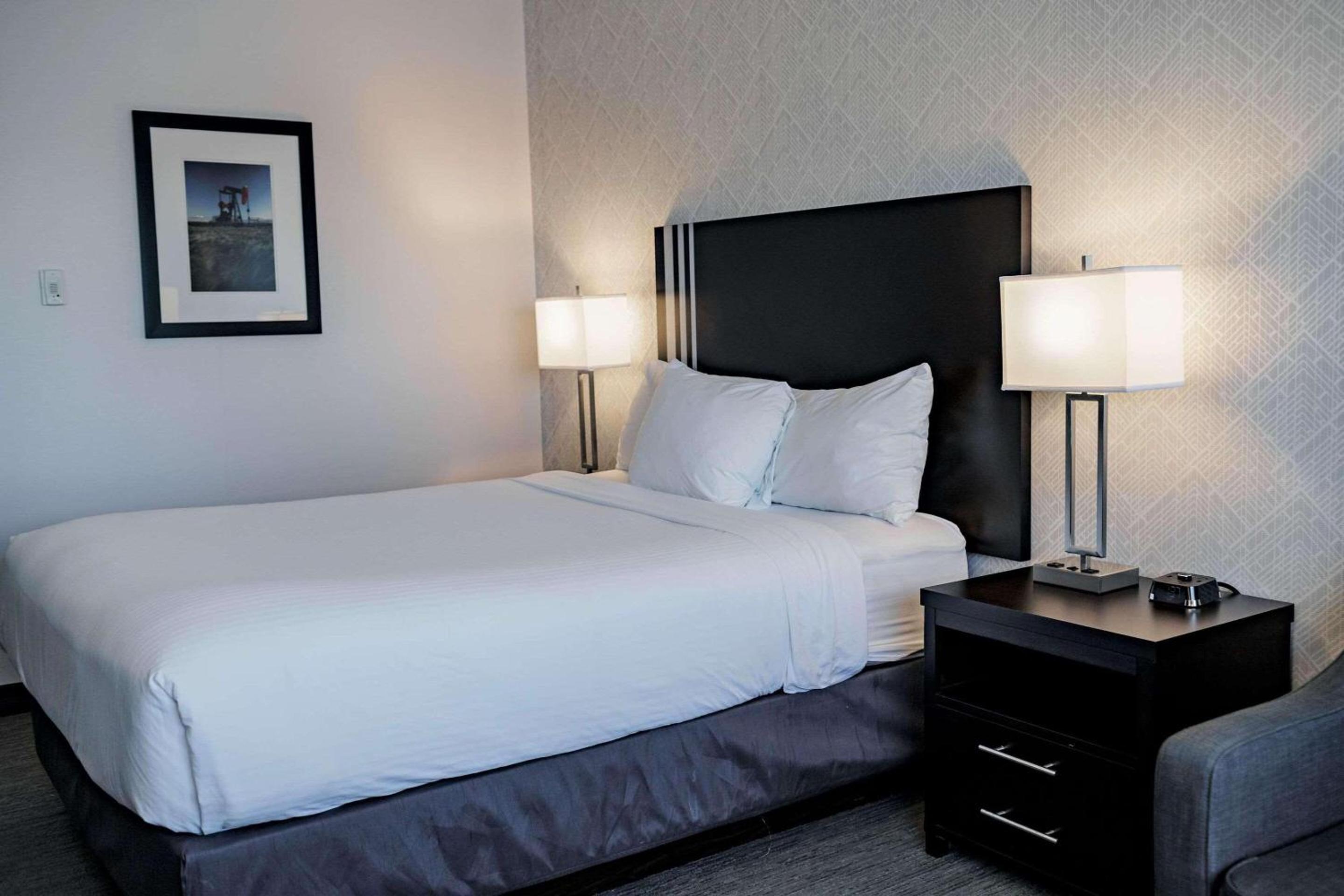 Leduc Vacations - Park Inn by Radisson Edmonton Airport - Property Image 2