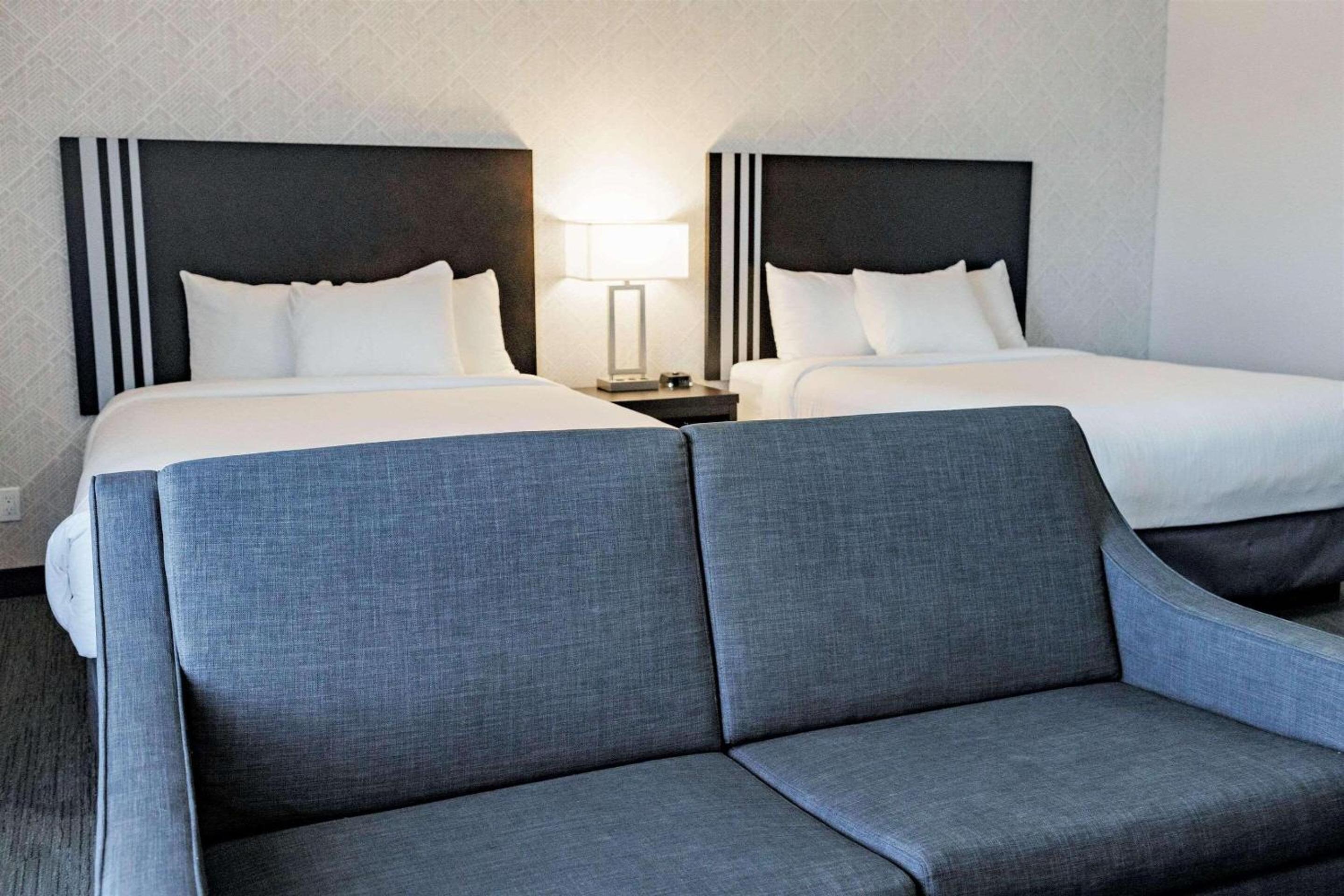 Leduc Vacations - Park Inn by Radisson Edmonton Airport - Property Image 3