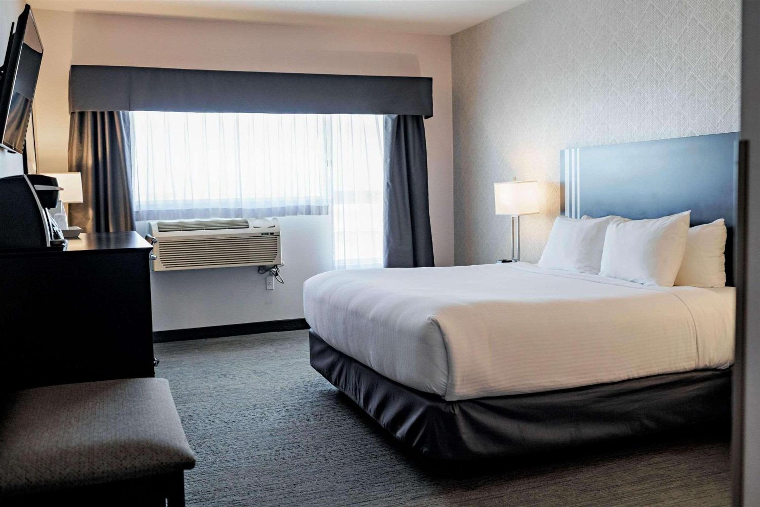 Leduc Vacations - Park Inn by Radisson Edmonton Airport - Property Image 5