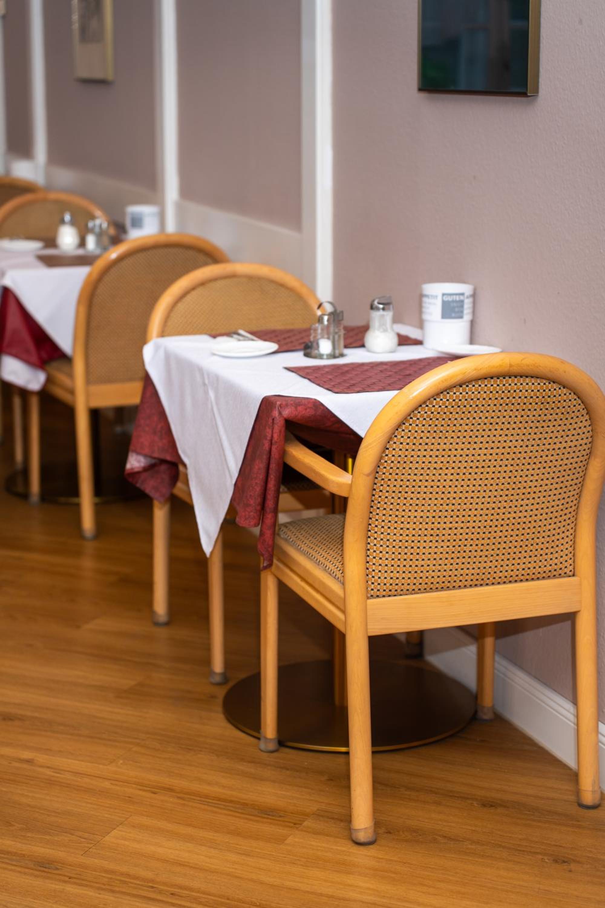 Continental Hotel-Pension
