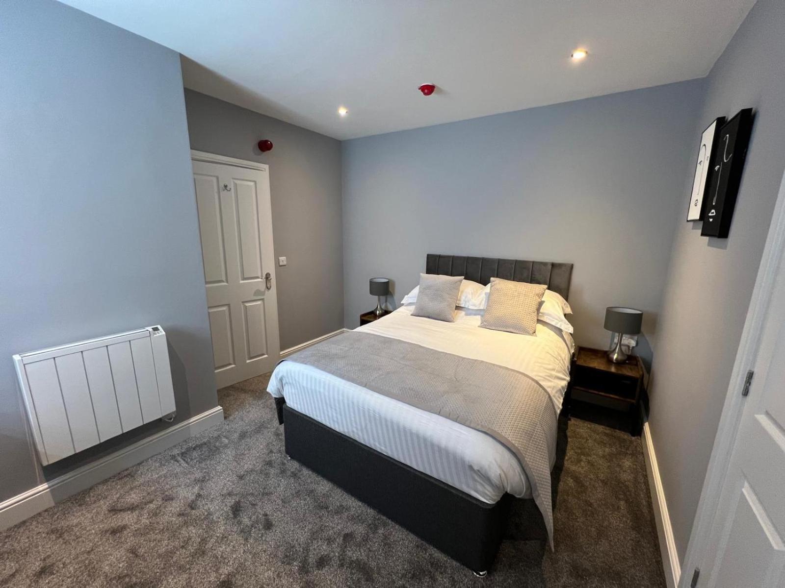 The Globe Apartments and Bedrooms
