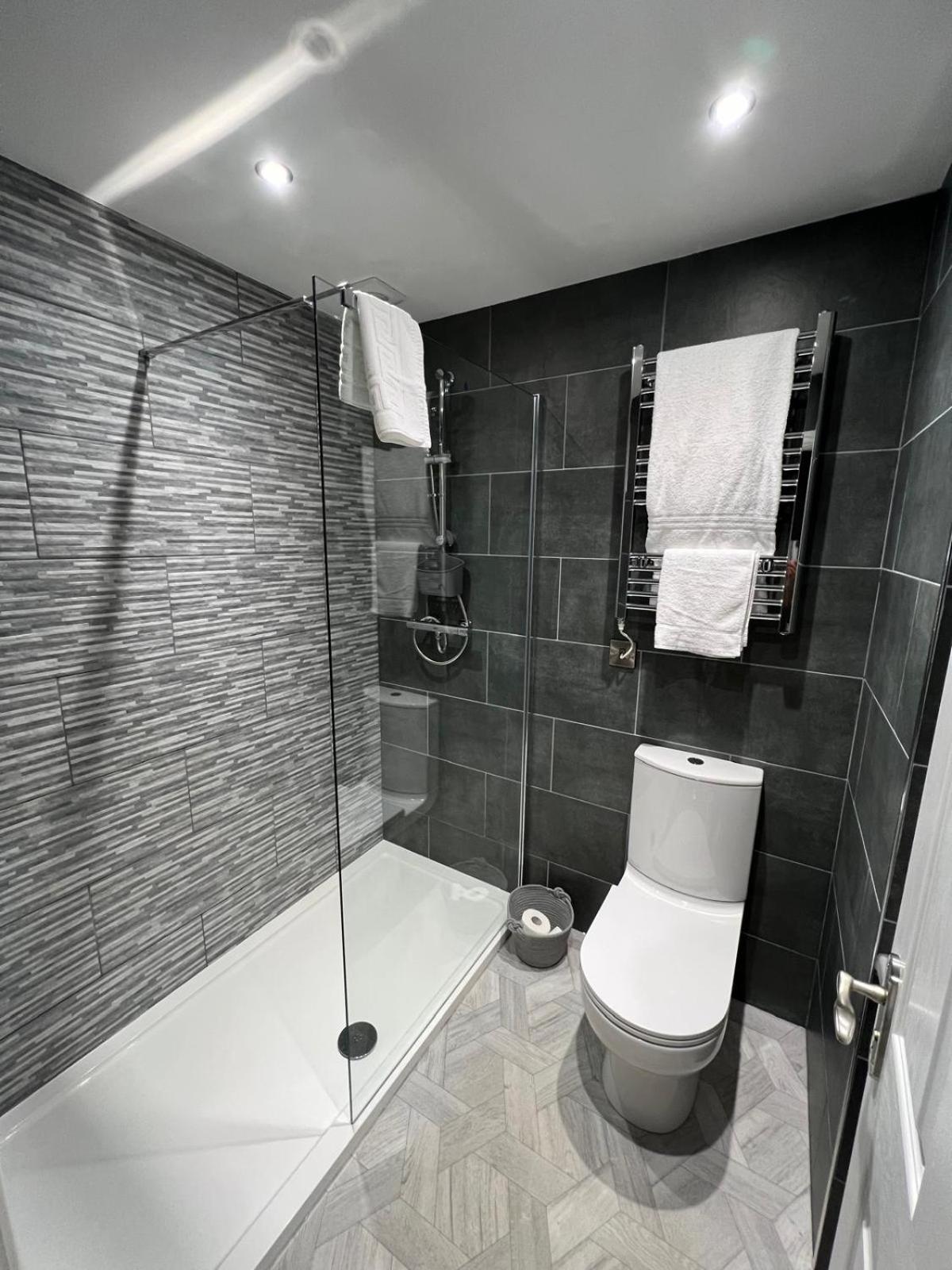 The Globe Apartments and Bedrooms