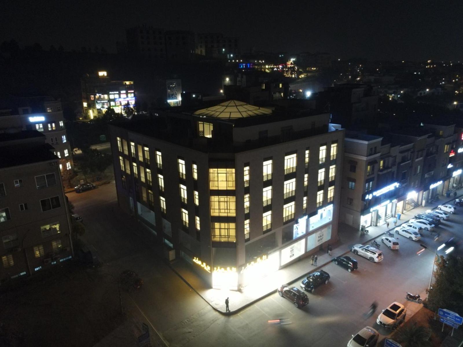 Piccadilly Courtyard, Pakistan