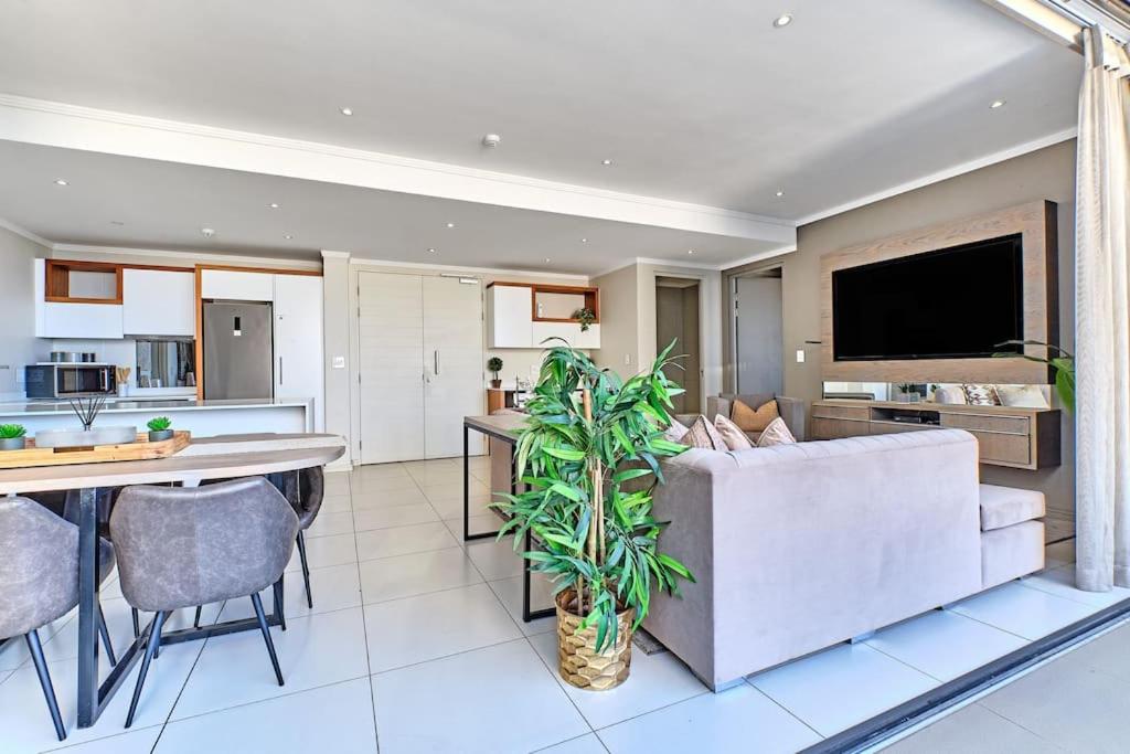 Stylish Urban Retreat in the Heart of Sandton