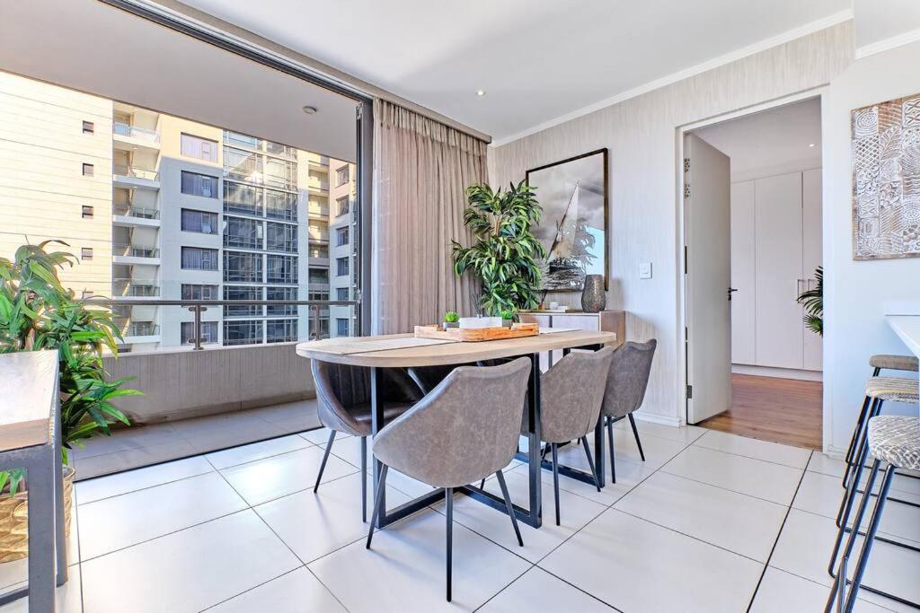 Stylish Urban Retreat in the Heart of Sandton
