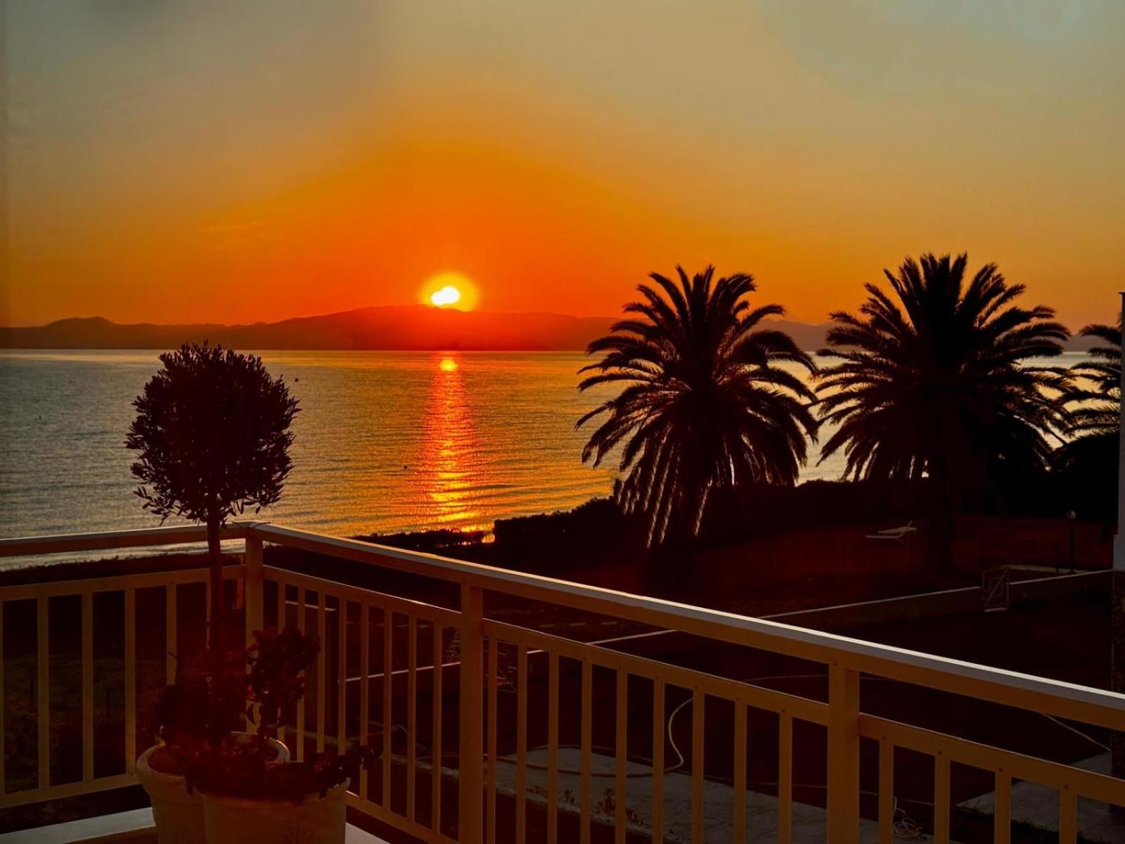 Hotel Beach Front Casa Elena - Image 1