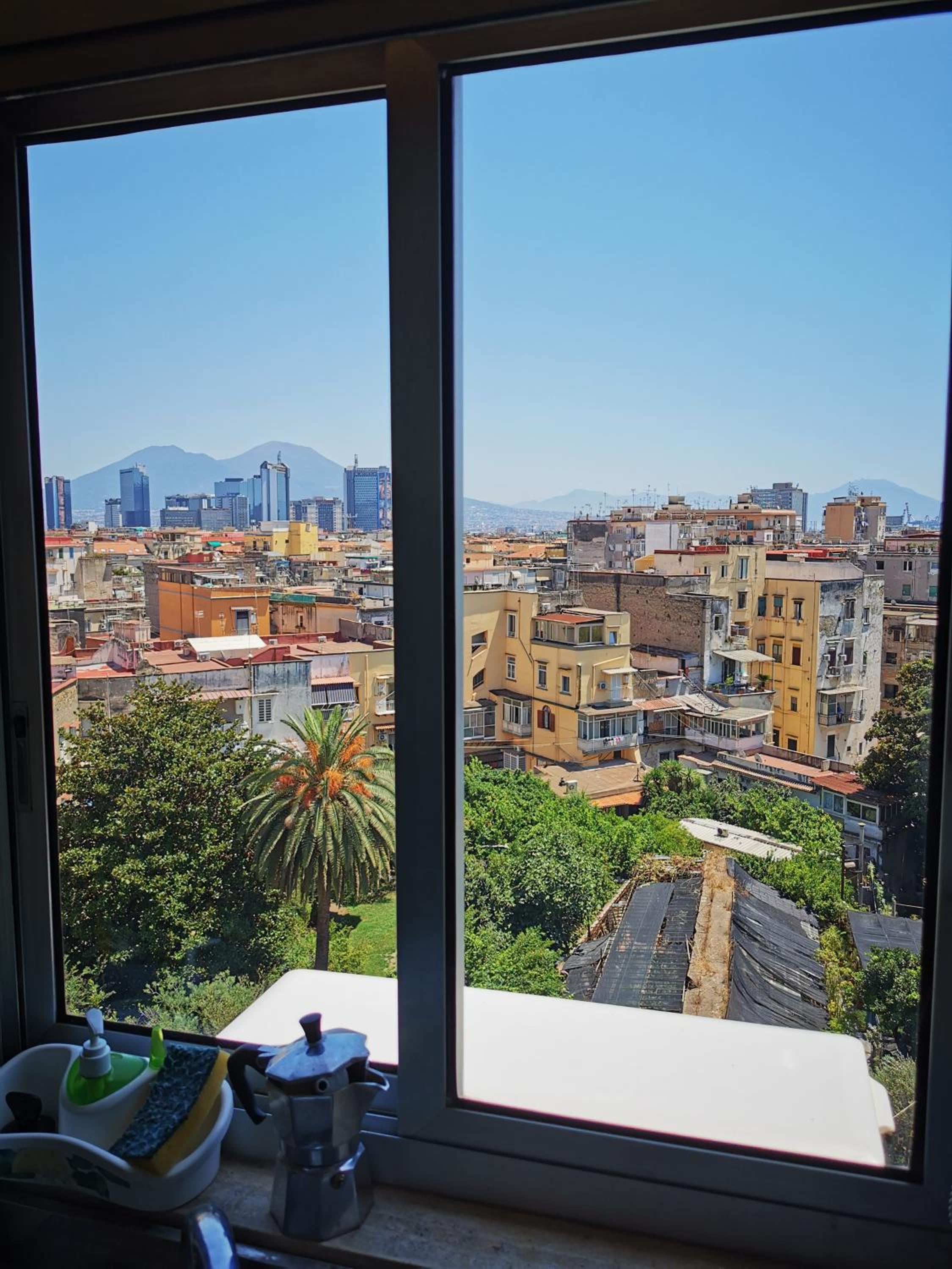 A cozy nest with a Vesuvio view
