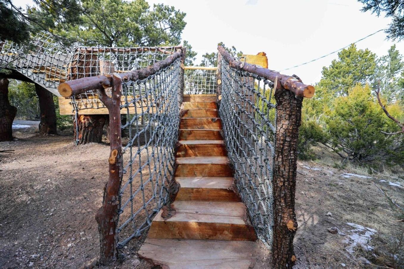 Crows Nest Treehouse At El Mistico Ranch