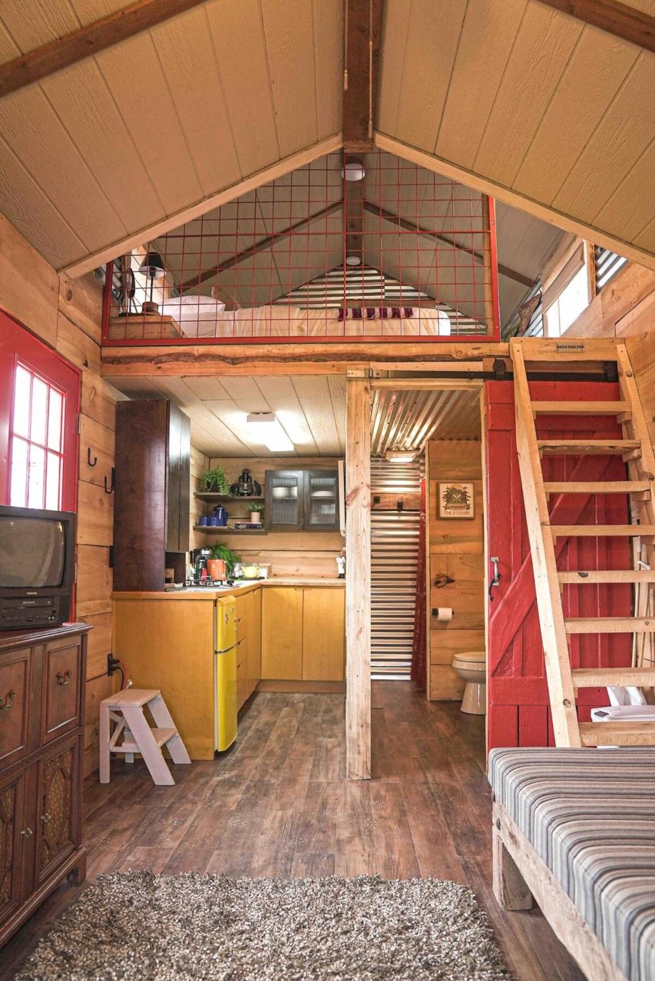 Crows Nest Treehouse At El Mistico Ranch