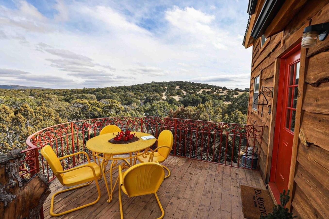 Crows Nest Treehouse At El Mistico Ranch