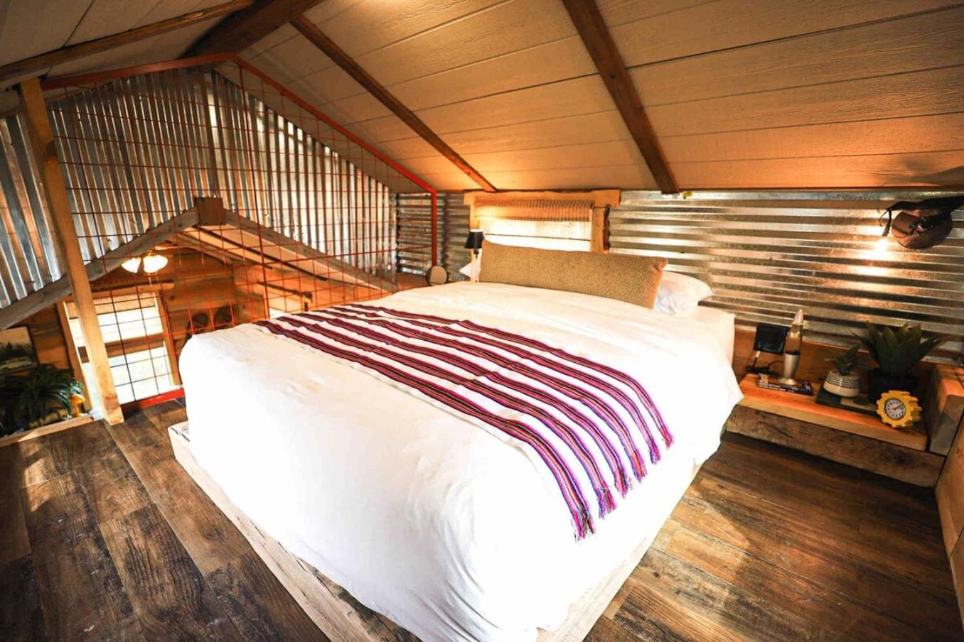 Crows Nest Treehouse At El Mistico Ranch