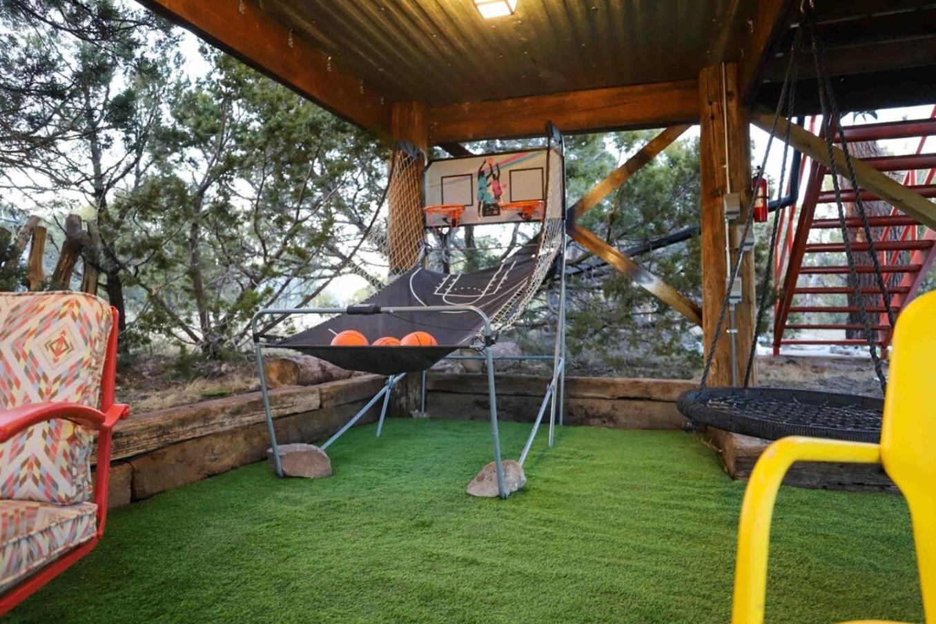 Crows Nest Treehouse At El Mistico Ranch