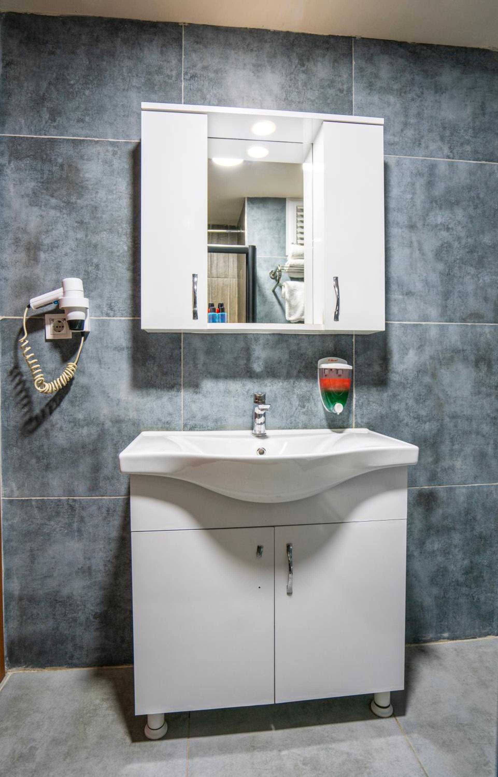 Royal Nest - Image 8