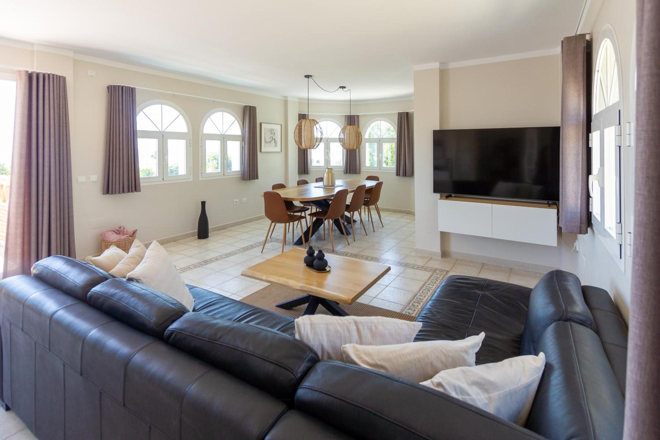 108-Villa, 2 Minutes Walk to the beach, Heated pool