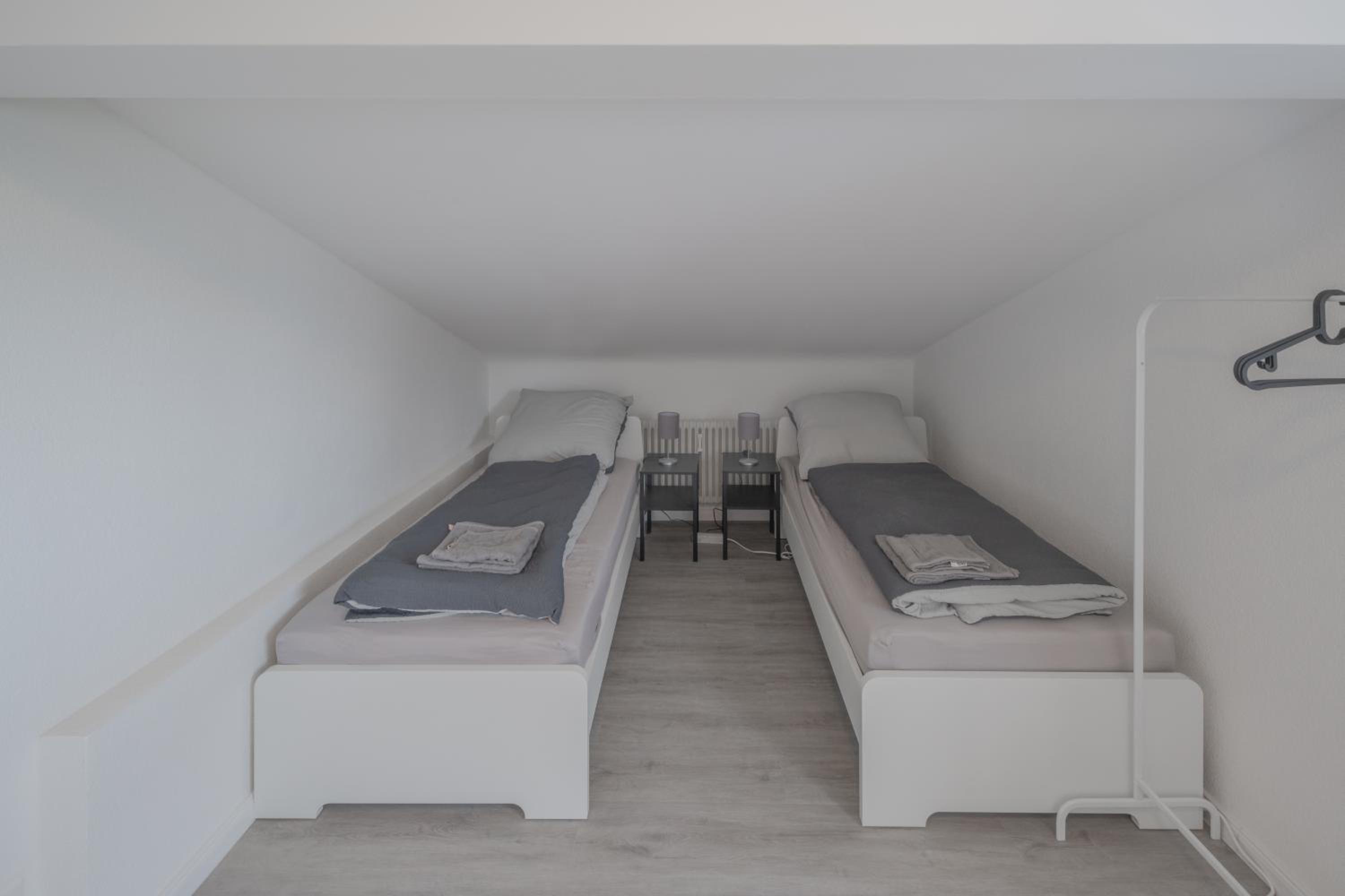 WORK&SLEEP Moderne Apartments in Villingen Schwenningen - Einzelbetten, TV, Bettwäsche & Handtücher, WLAN