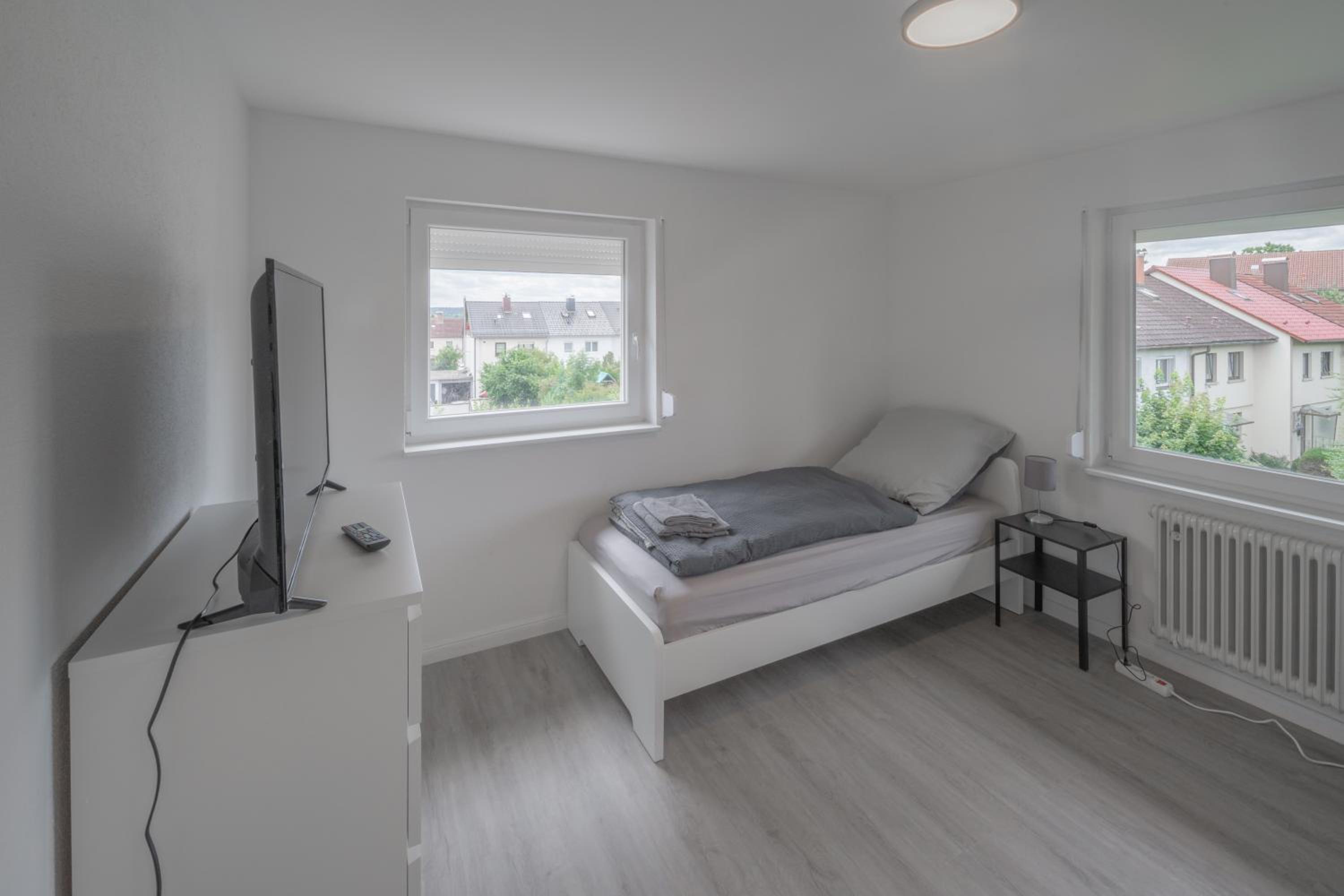 WORK&SLEEP Moderne Apartments in Villingen Schwenningen - Einzelbetten, TV, Bettwäsche & Handtücher, WLAN