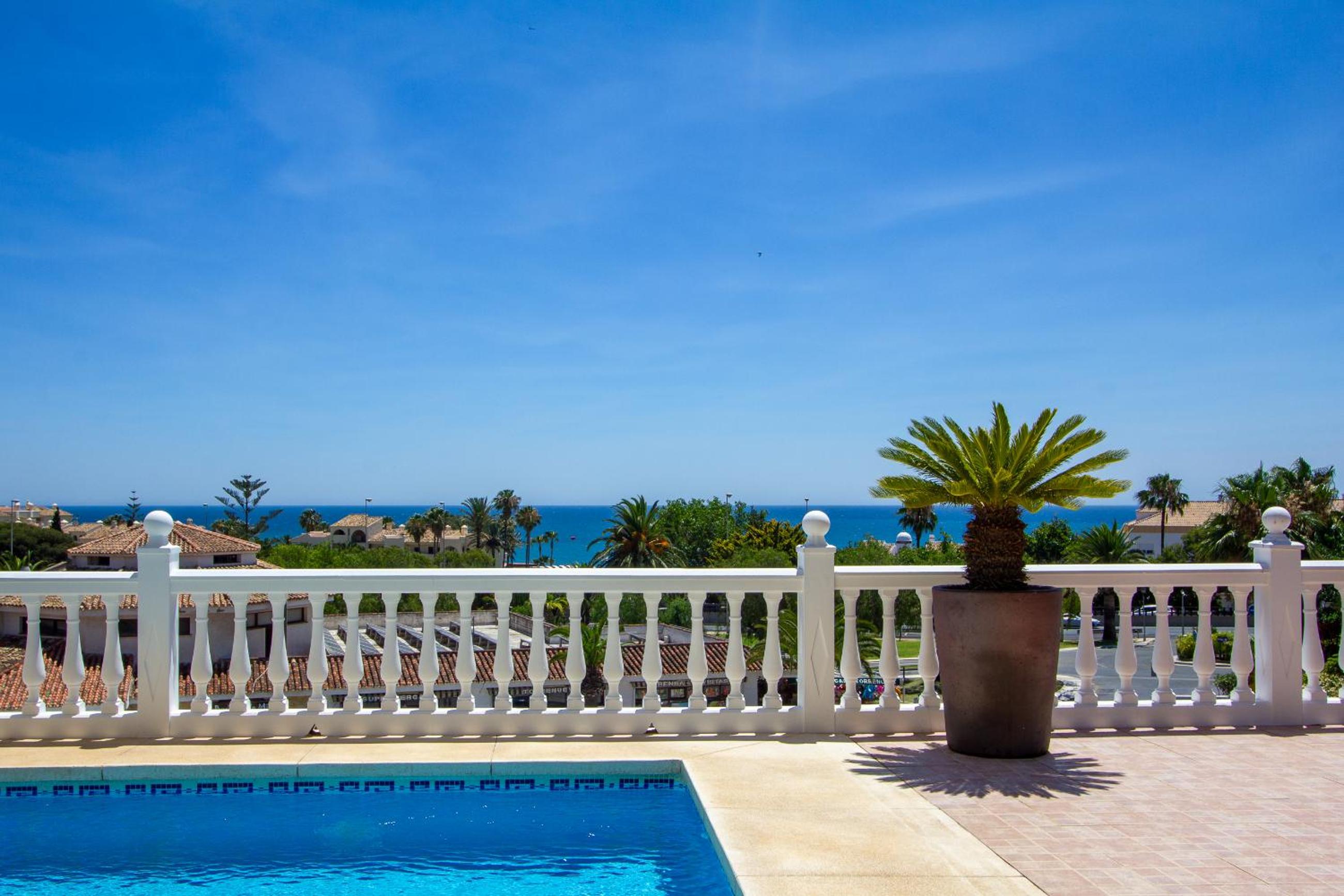108-Villa, 2 Minutes Walk to the beach, Heated pool