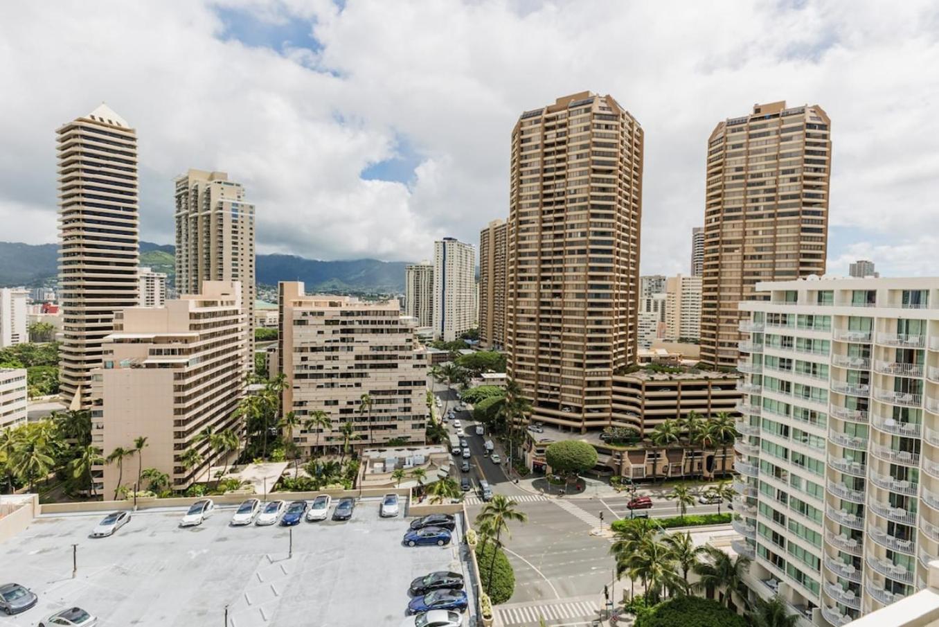 Semprose Ilikai Marina Condos