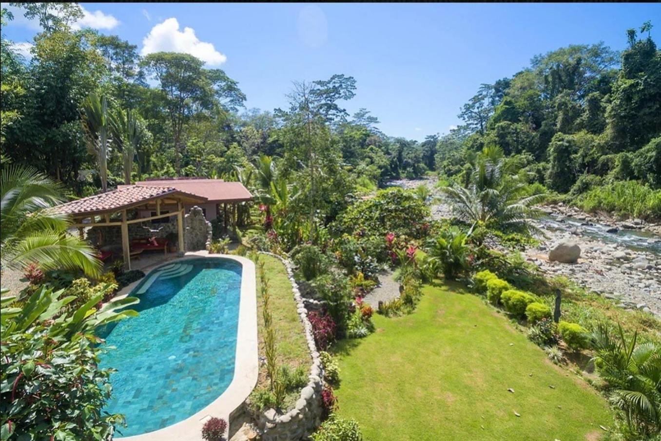 Macaw Villa - Riverfront With A Pool